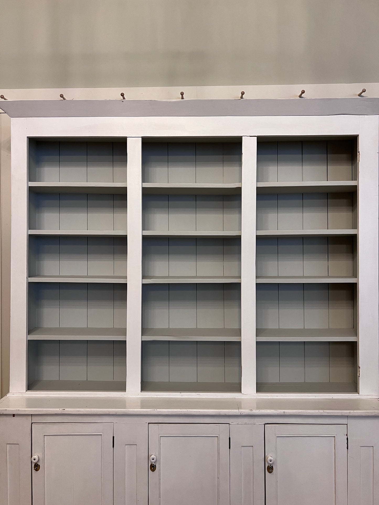 Diamond Pane Window Hutch