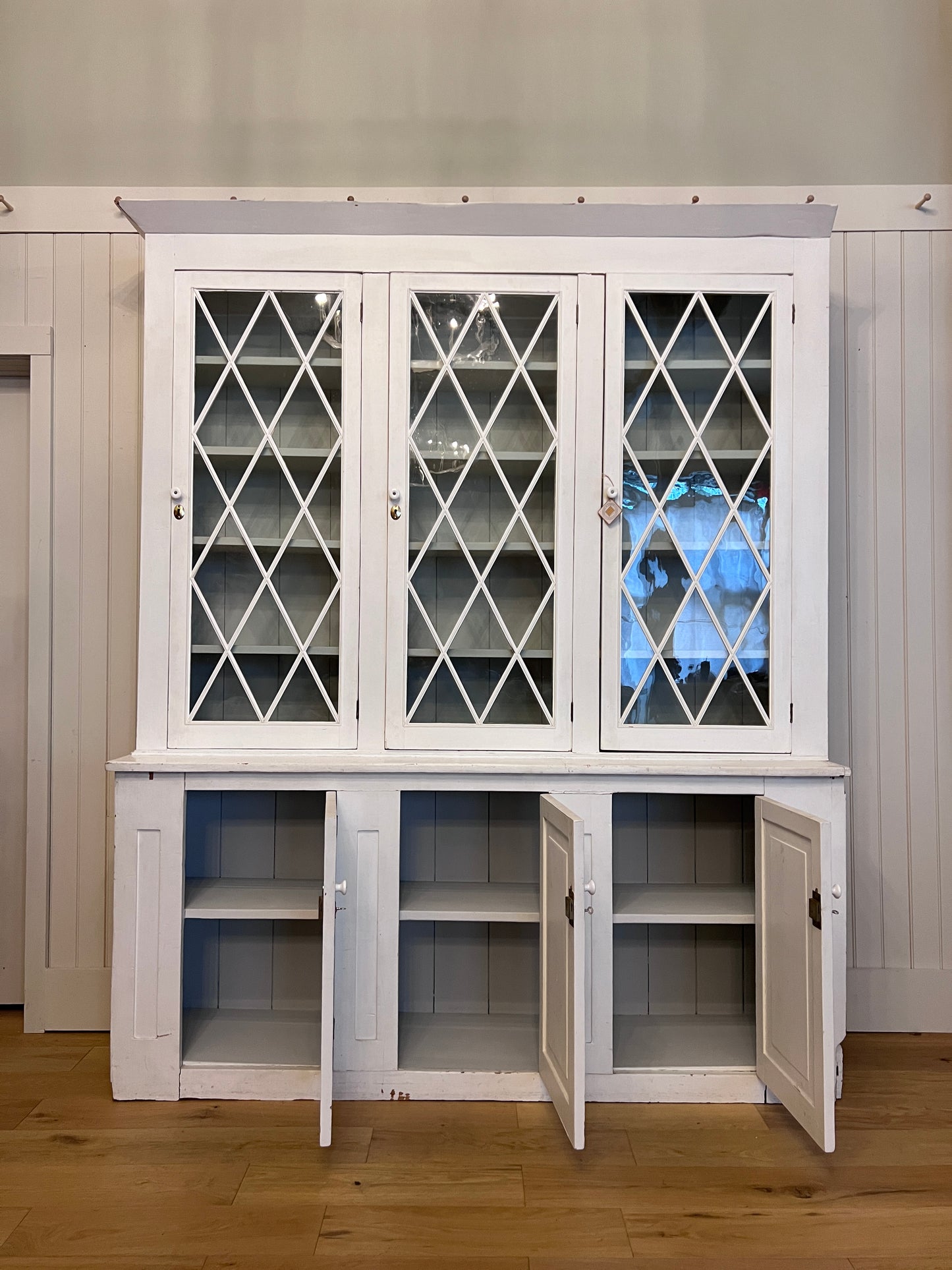 Diamond Pane Window Hutch