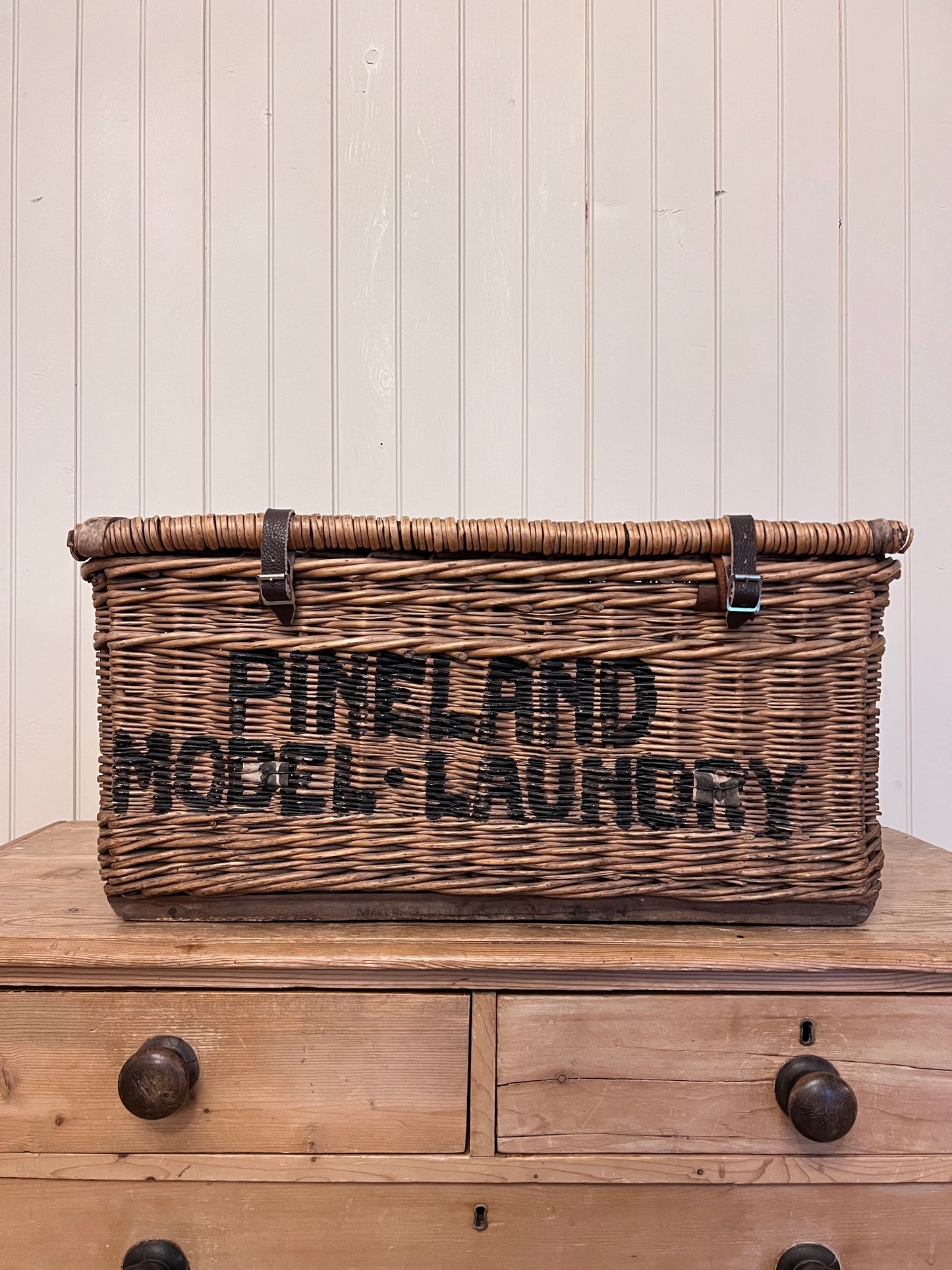 Pineland English Laundry Basket