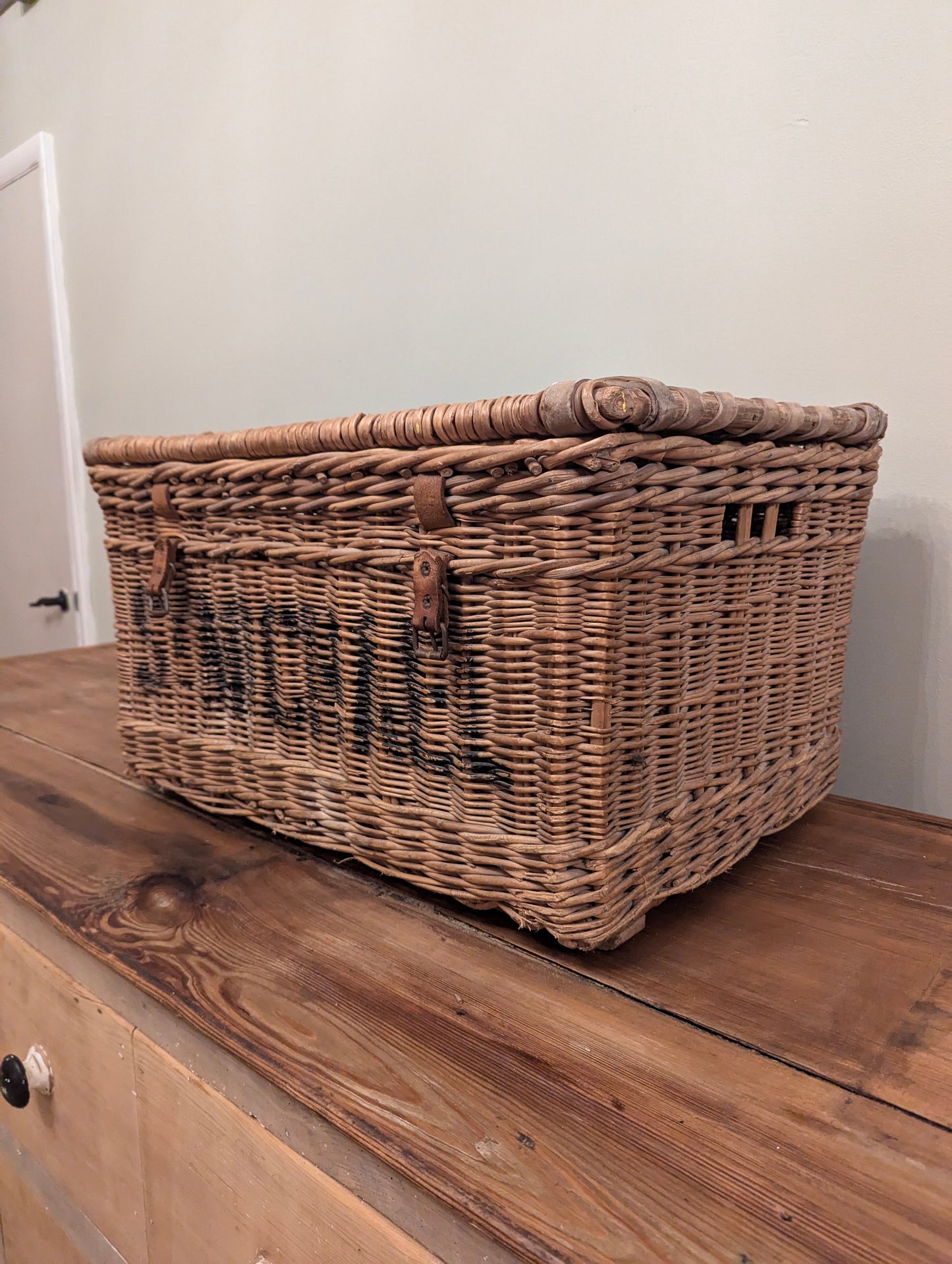 English Laundry Basket "St Michaels"