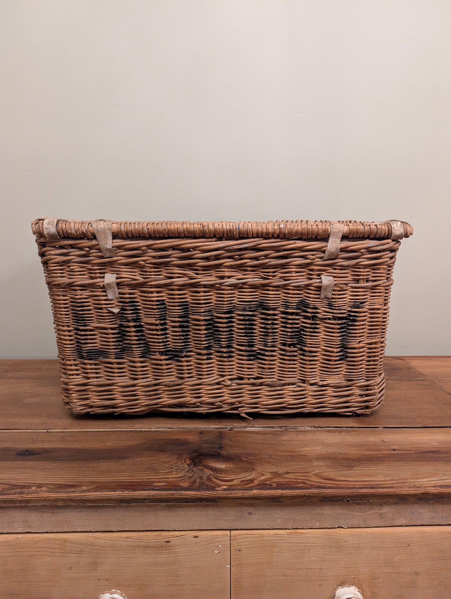 English Laundry Basket "St Michaels"