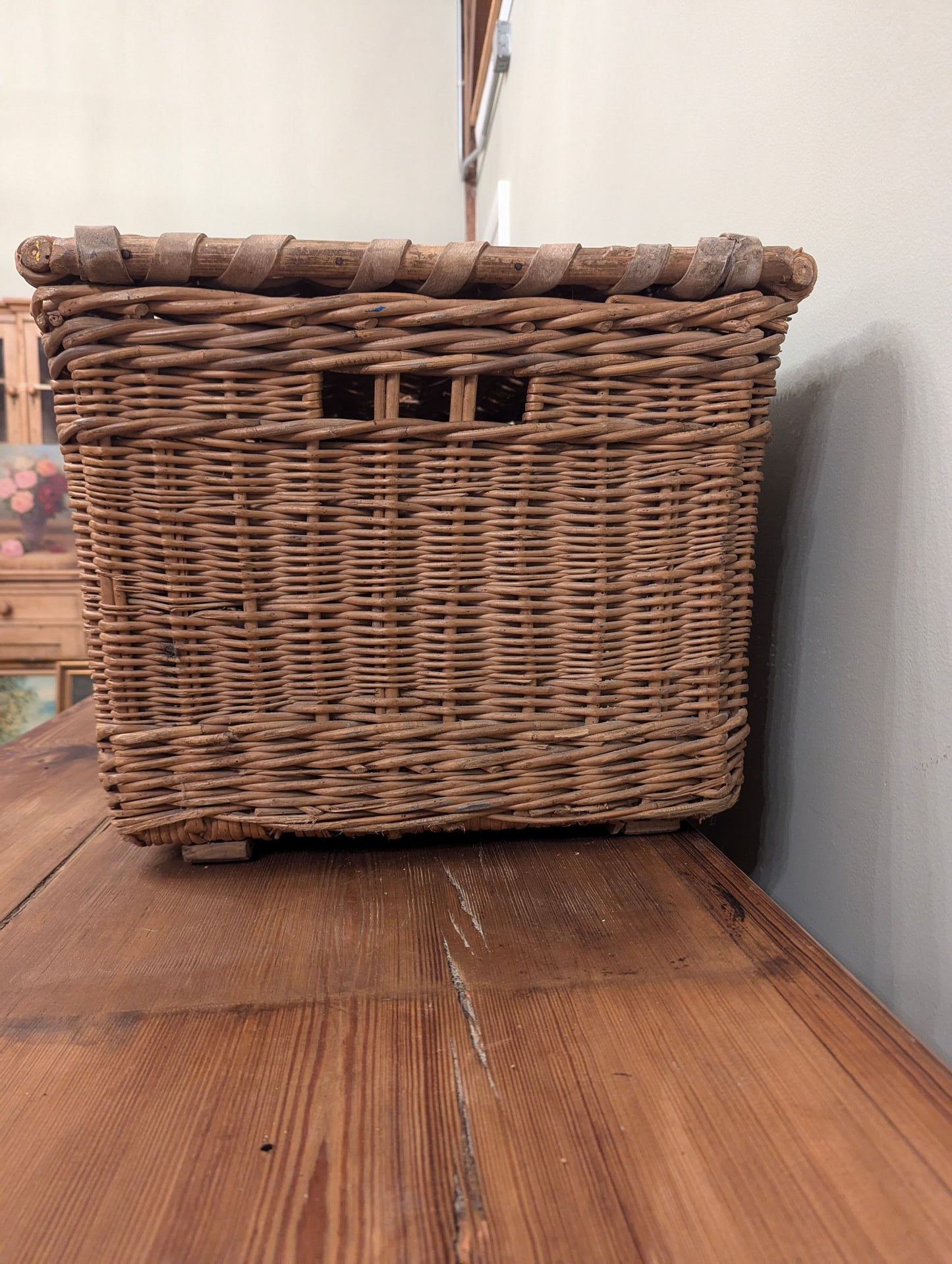 English Laundry Basket "St Michaels"