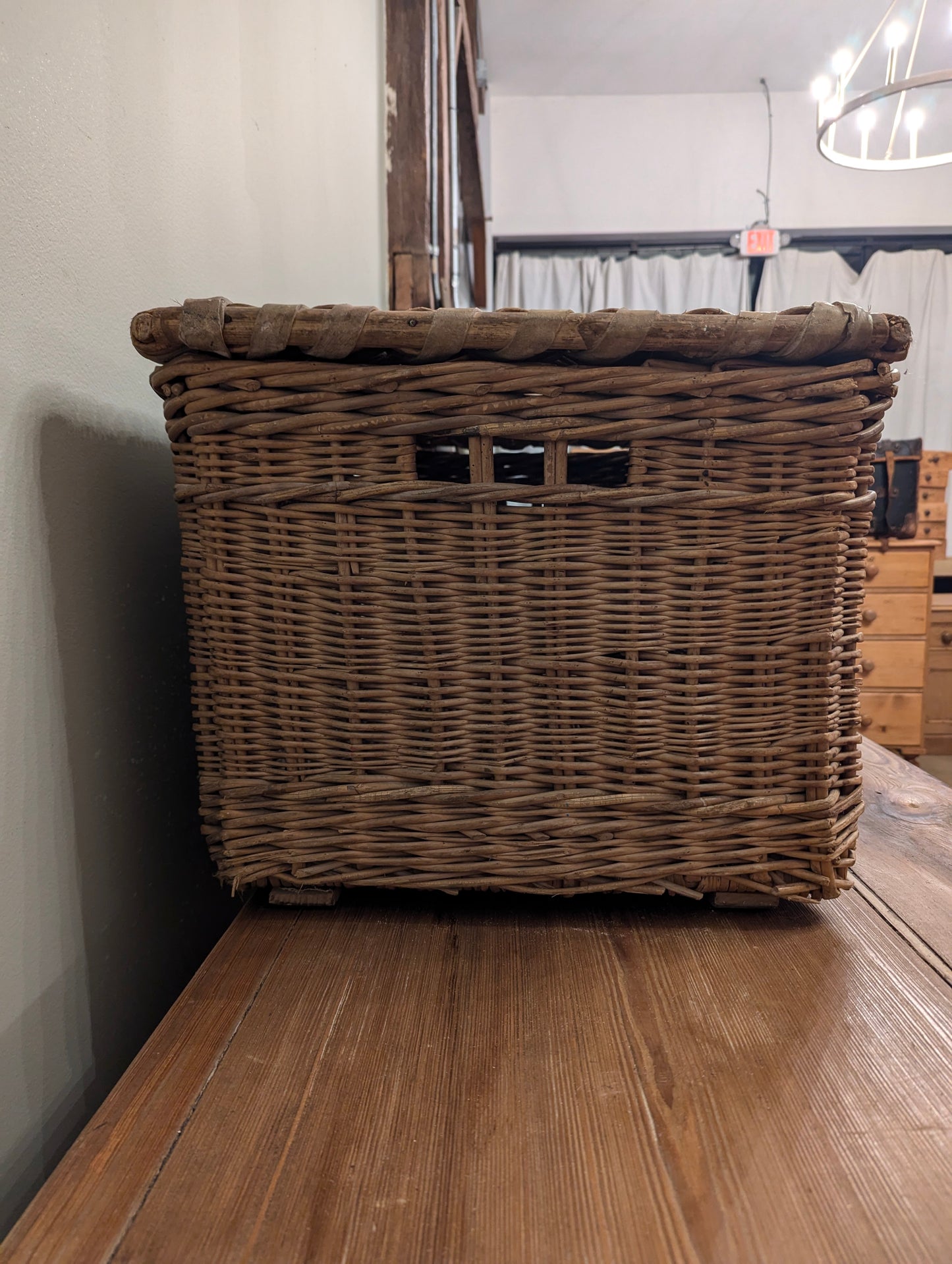 English Laundry Basket "St Michaels"