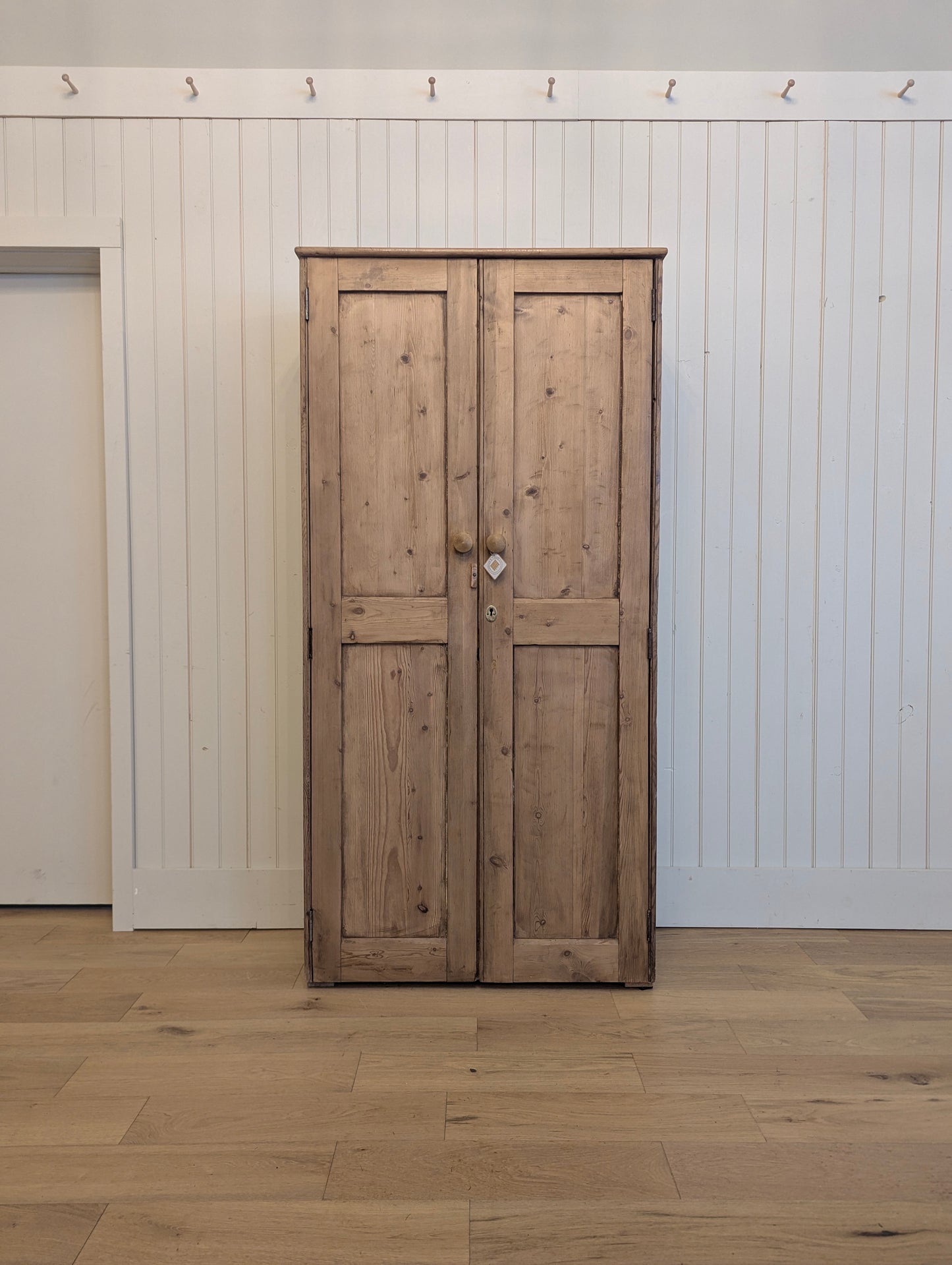 2 Door Linen Cupboard