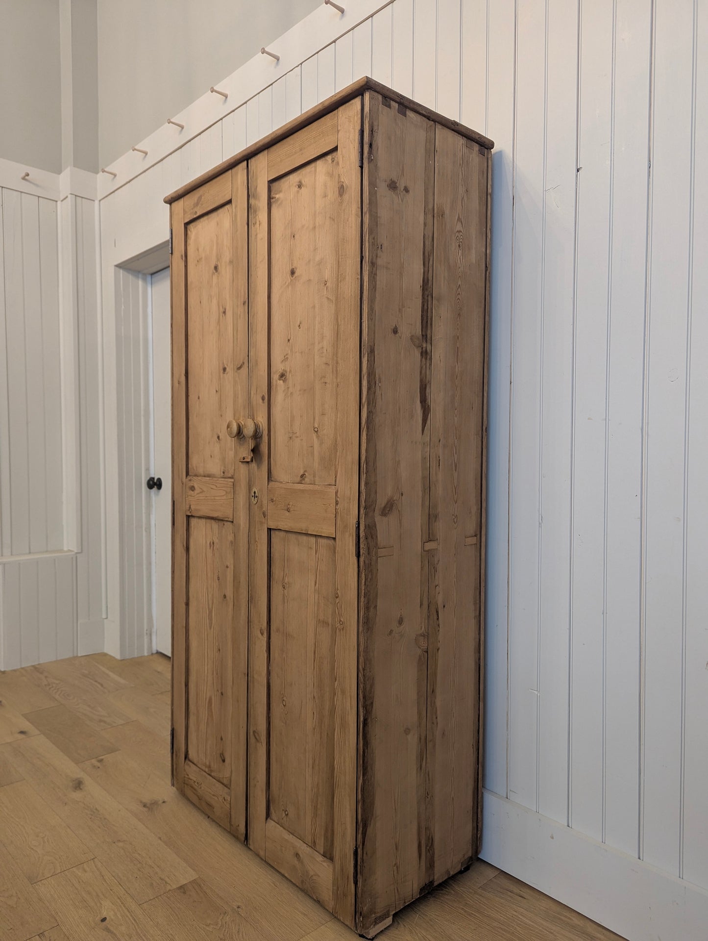 2 Door Linen Cupboard