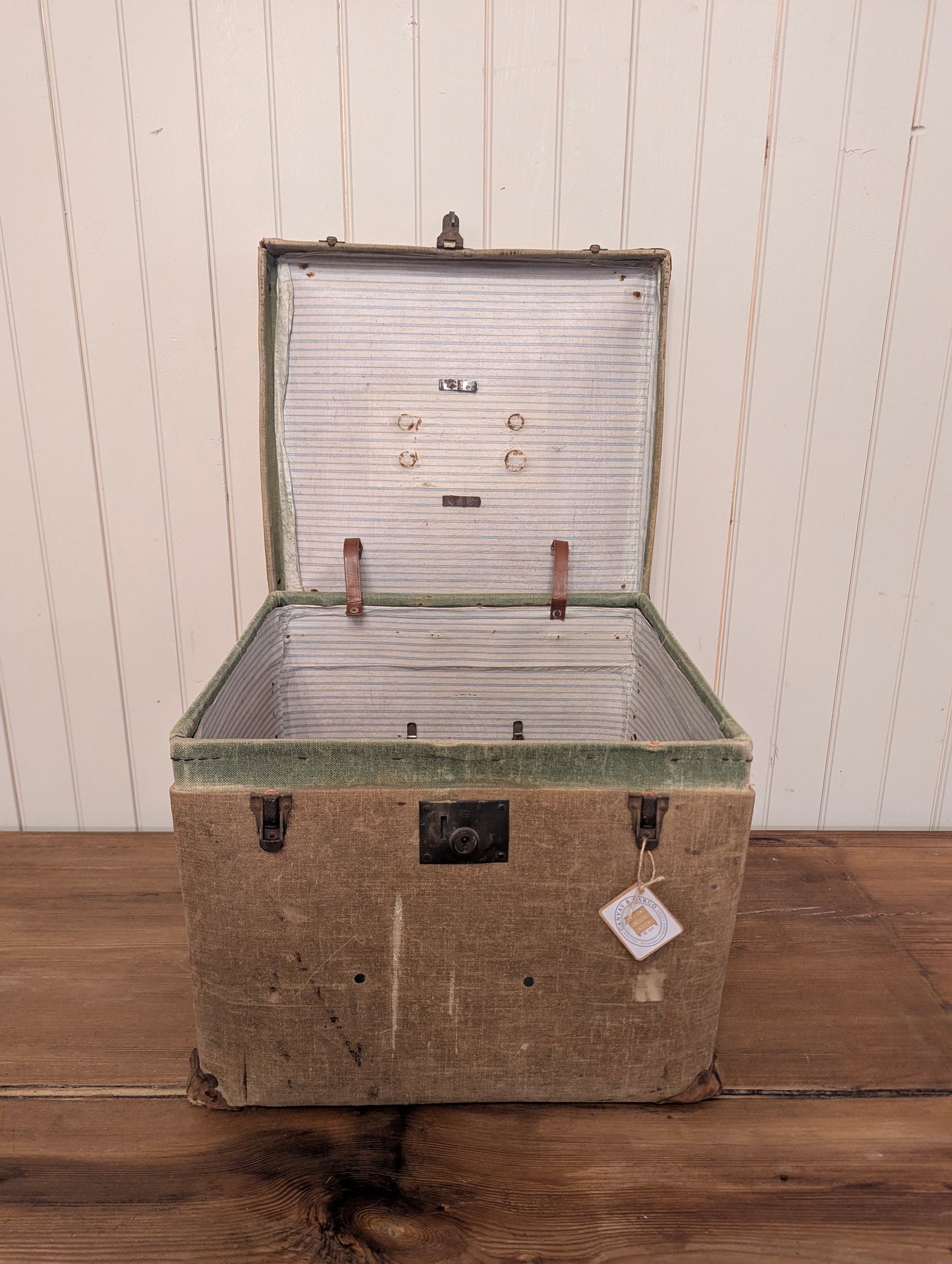 M.K. Travlerers Trunk