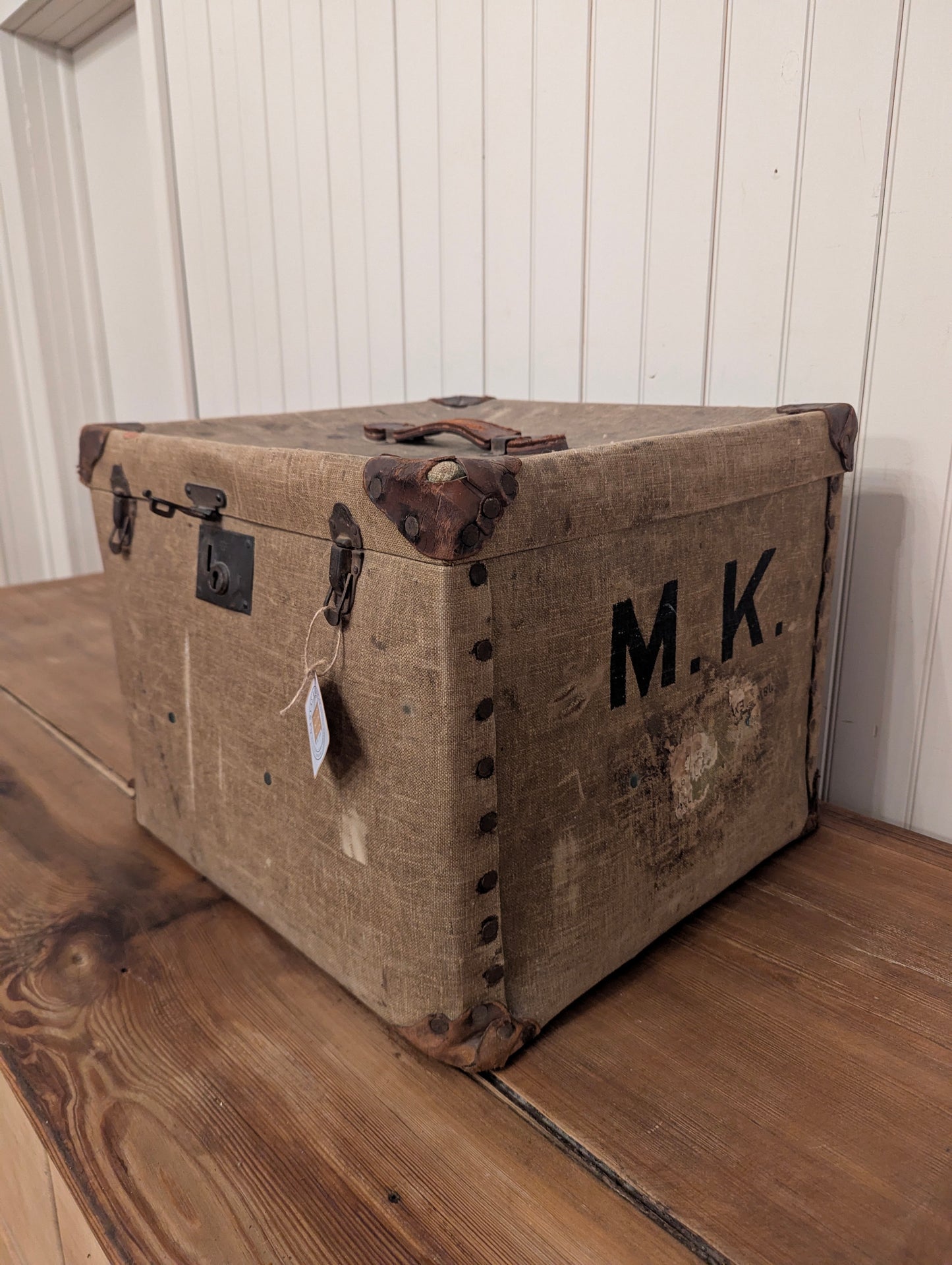 M.K. Travlerers Trunk