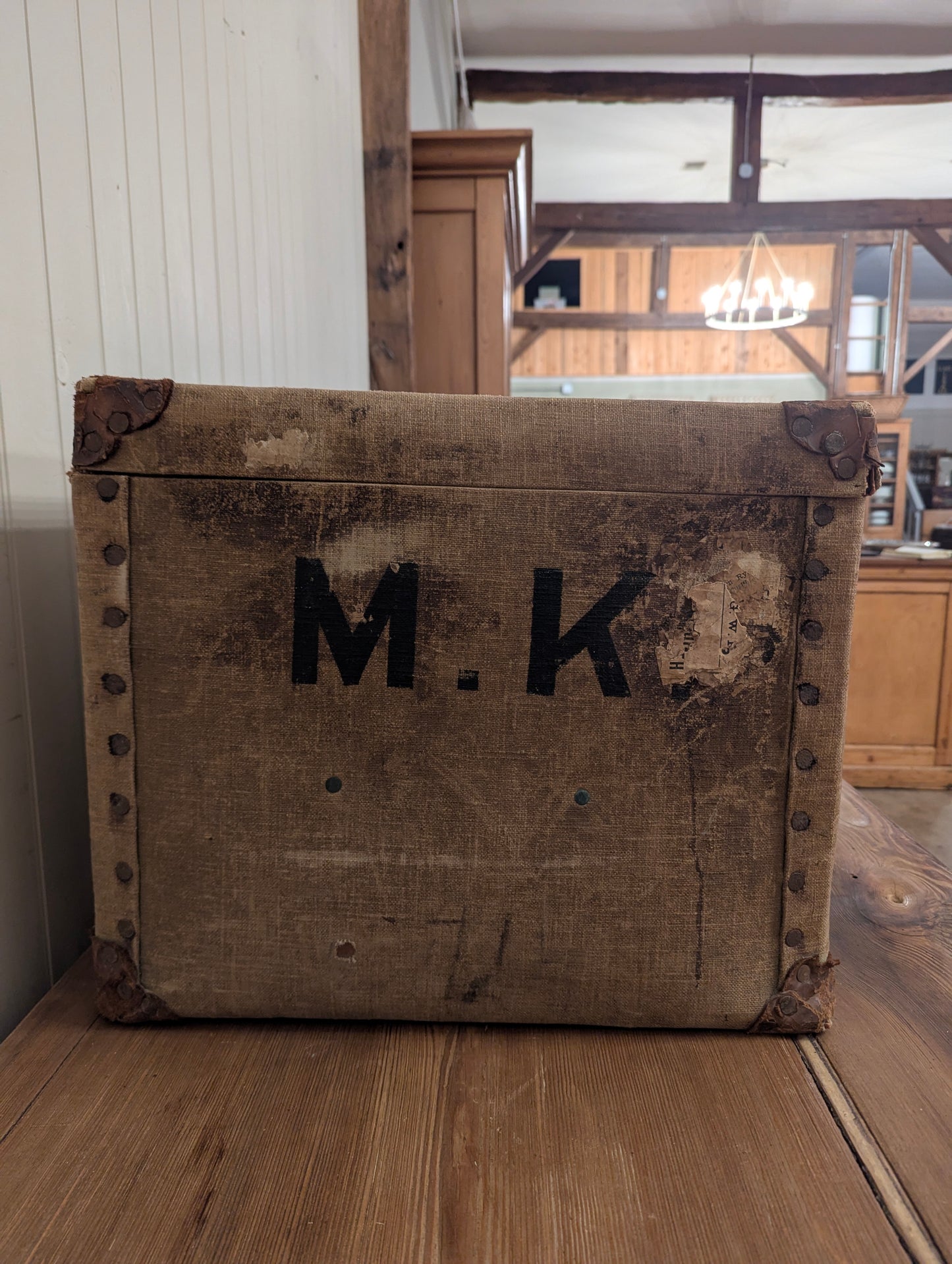 M.K. Travlerers Trunk