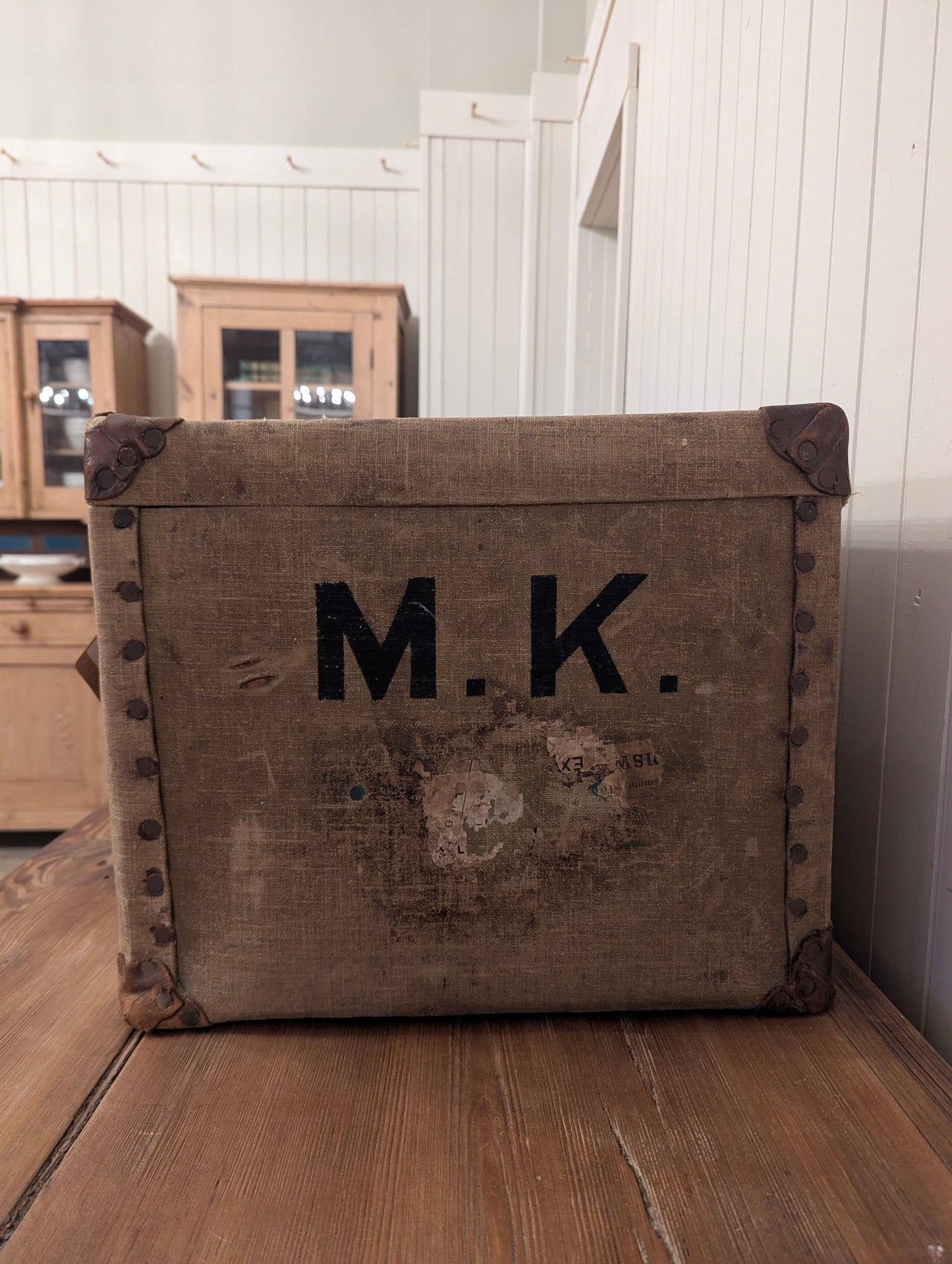 M.K. Travlerers Trunk