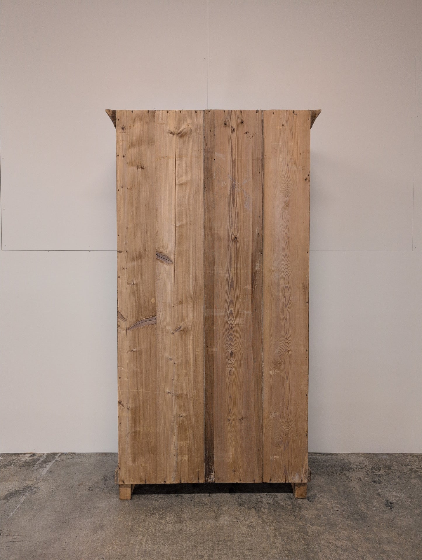Single Door Wardrobe - Skeleton Key