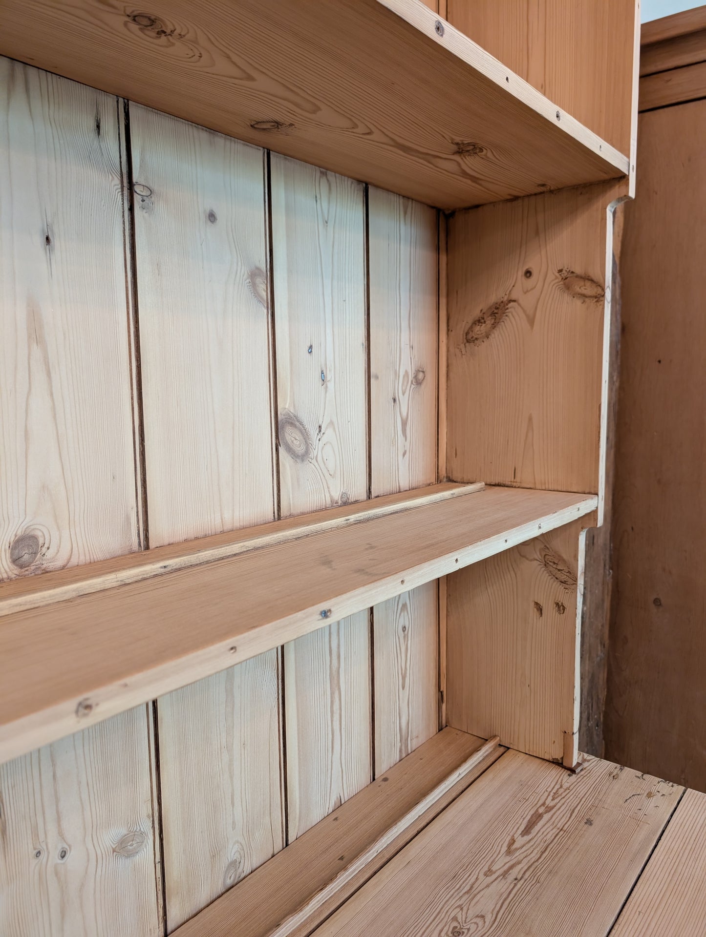 7ft+ Graduated Shelving Pine Hutch