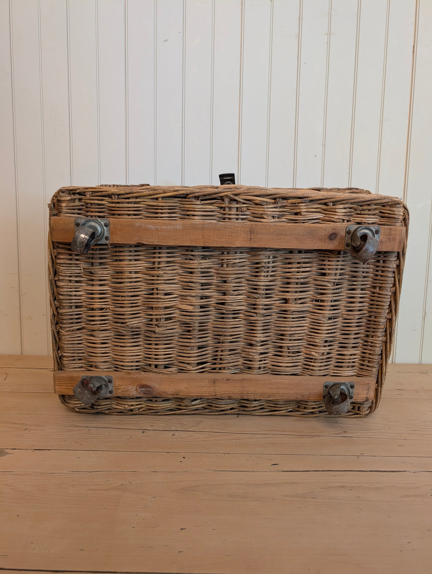 English Laundry Basket County Laundry