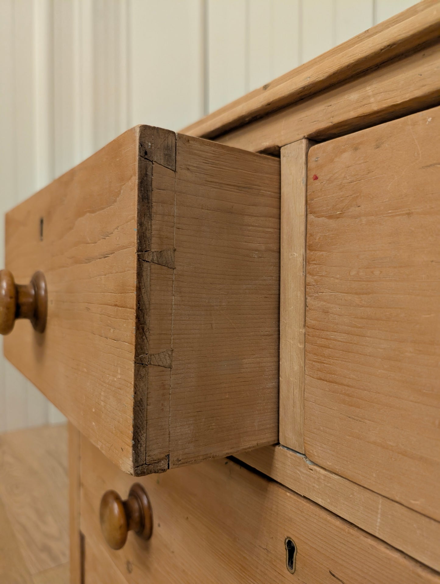 Stout Pine 2 Over 2 Chest