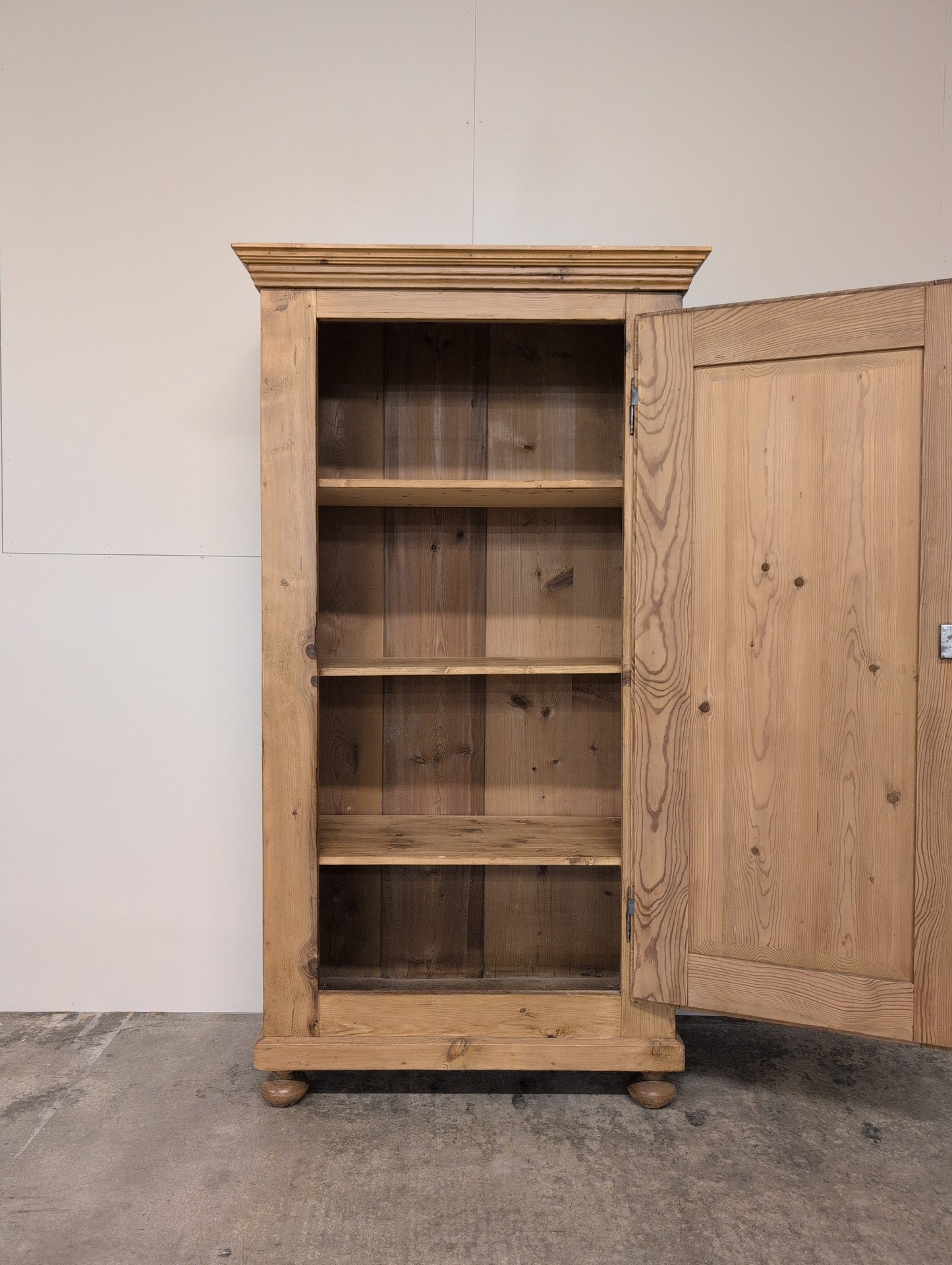 Single Door Wardrobe - Skeleton Key
