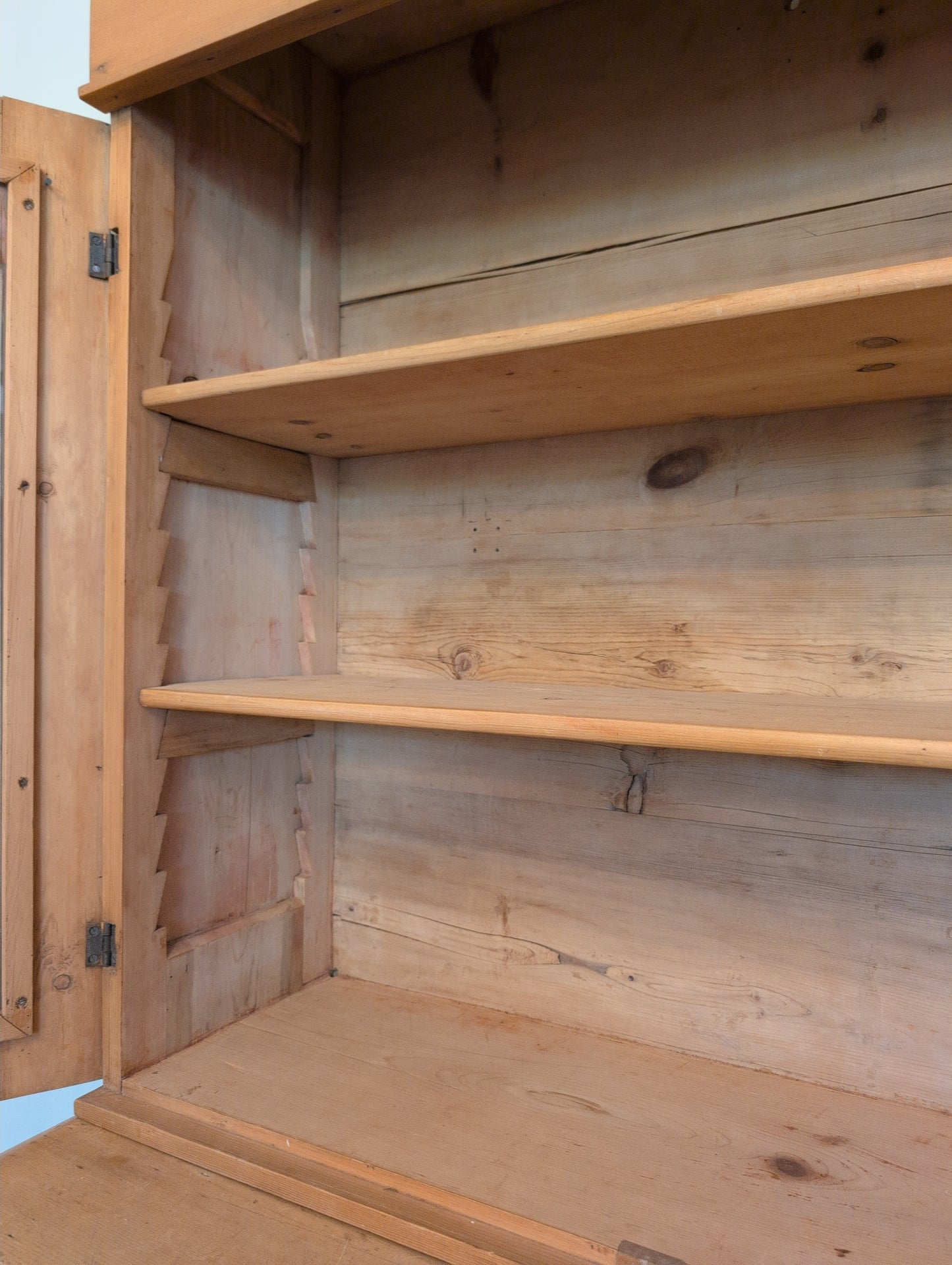 Glazed Arch Door Pine Hutch