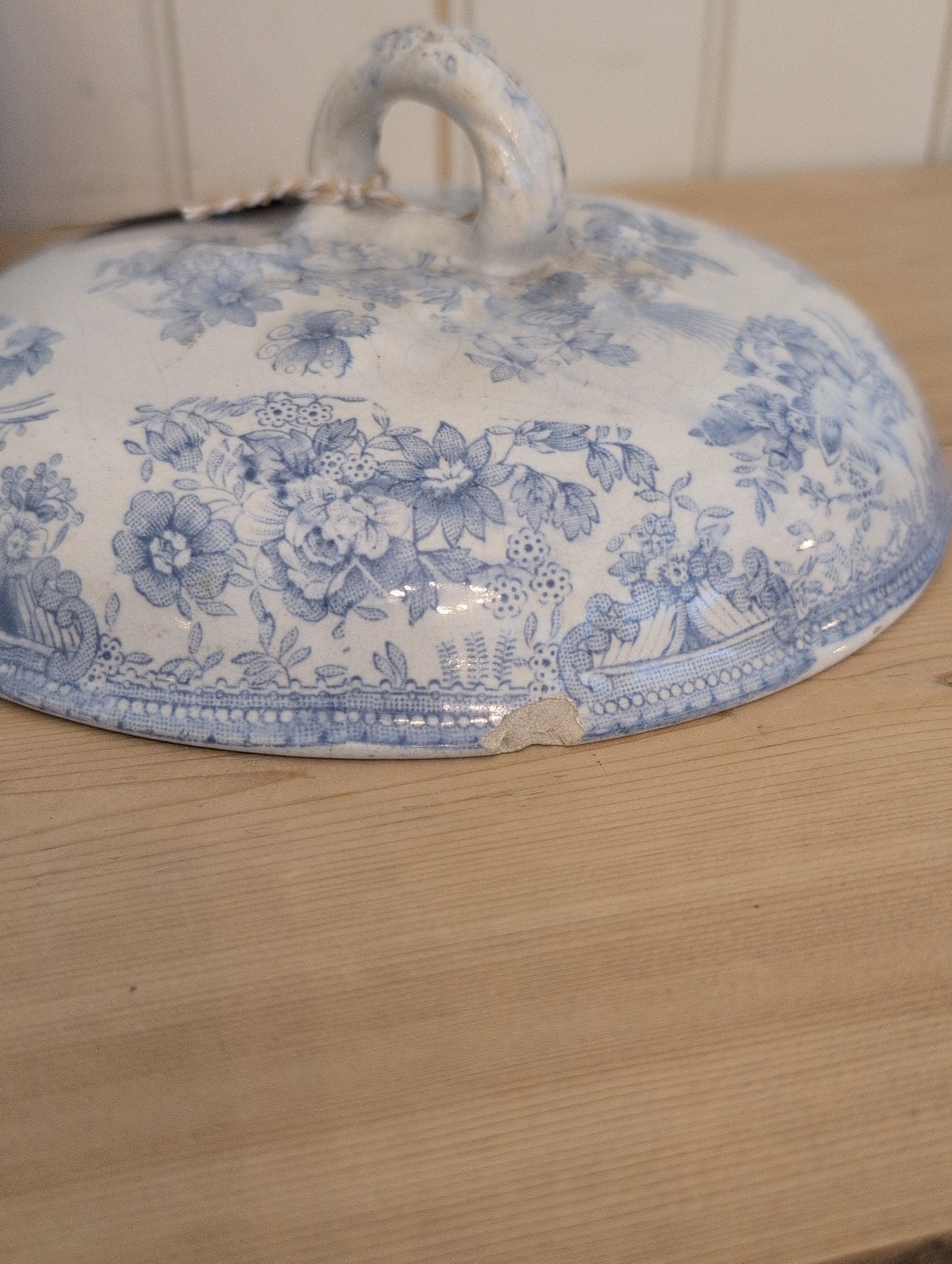 Asiatic Pheasant Round Tureen with Lid