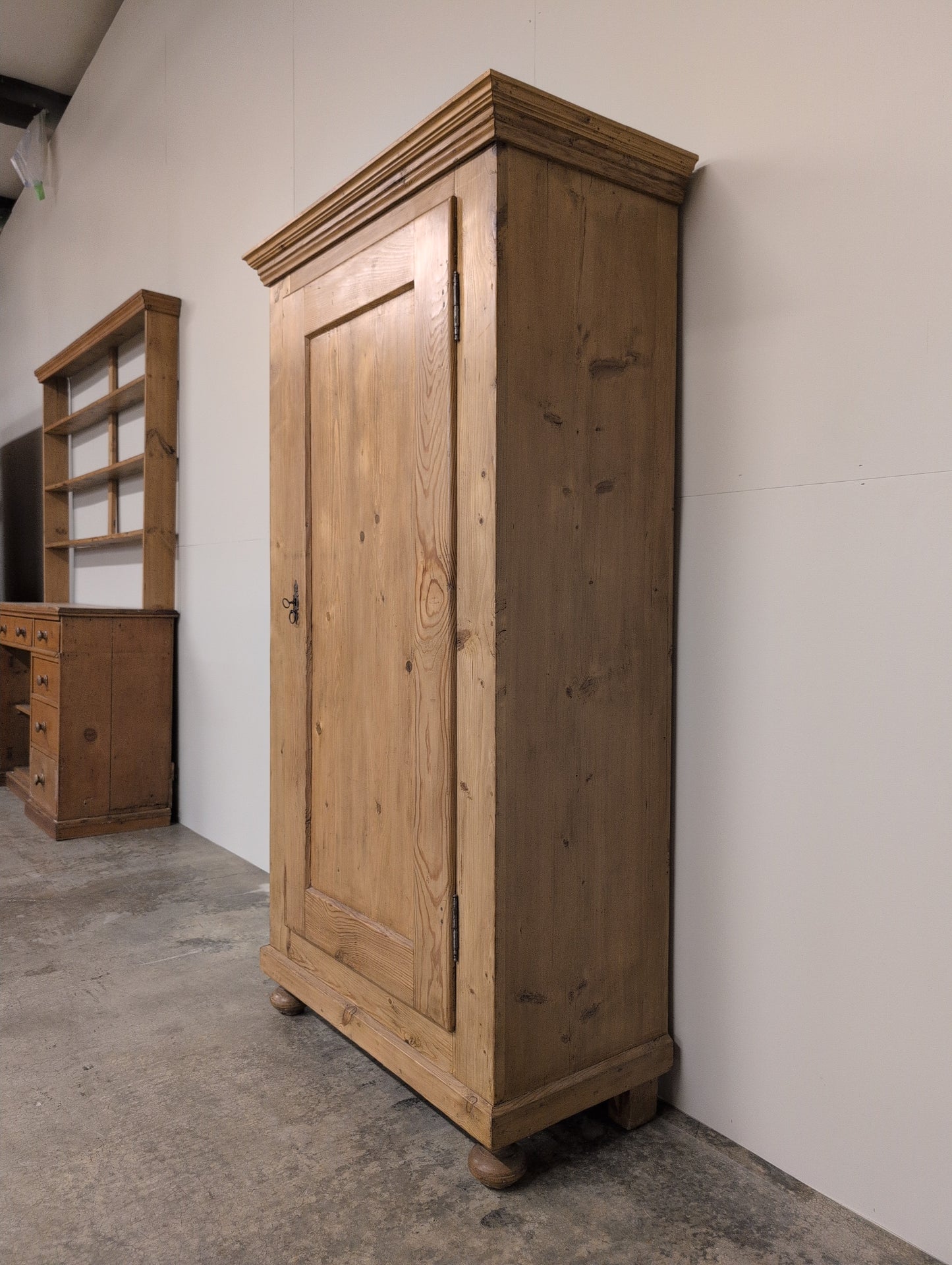 Single Door Wardrobe - Skeleton Key