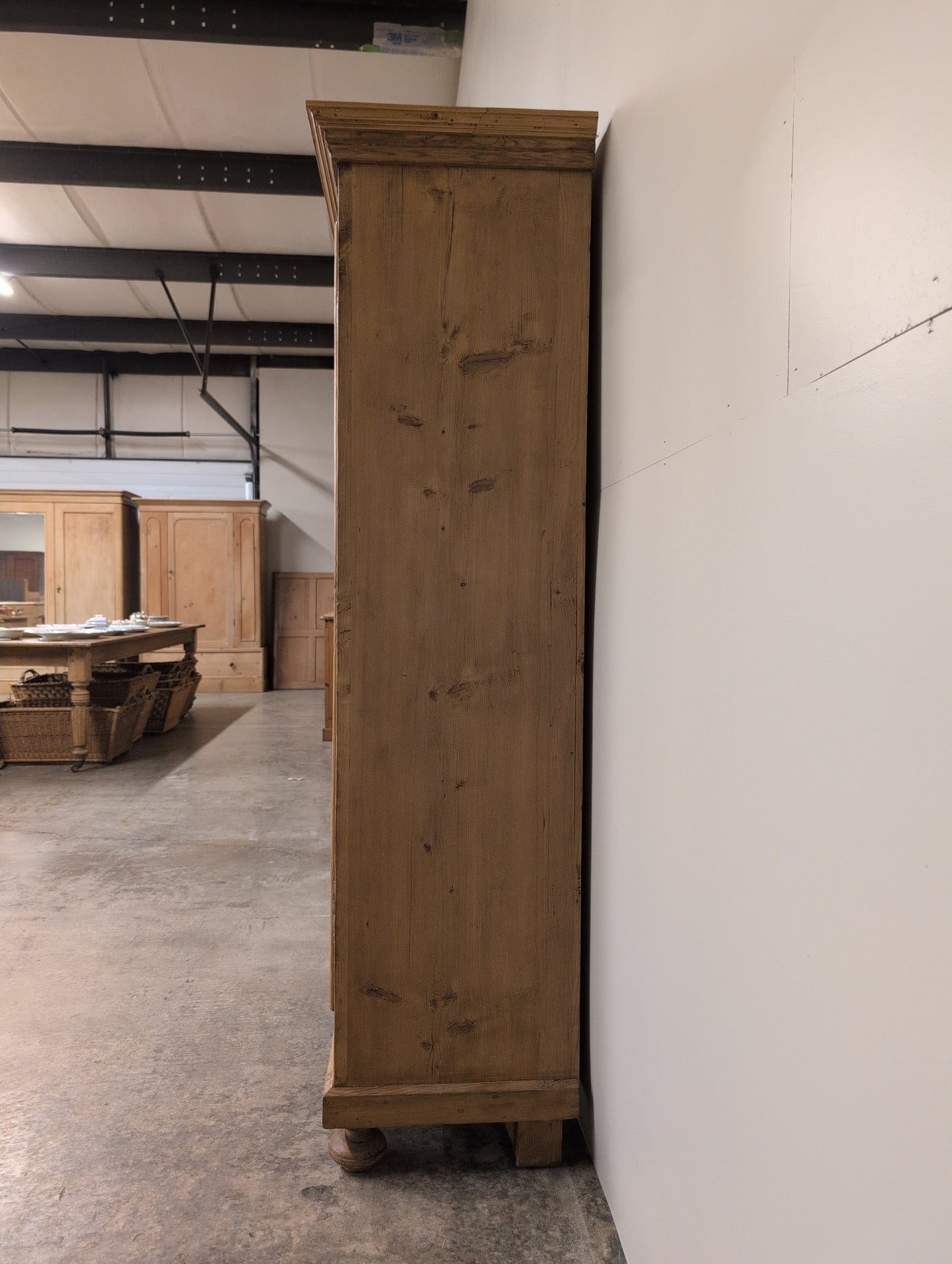 Single Door Wardrobe - Skeleton Key
