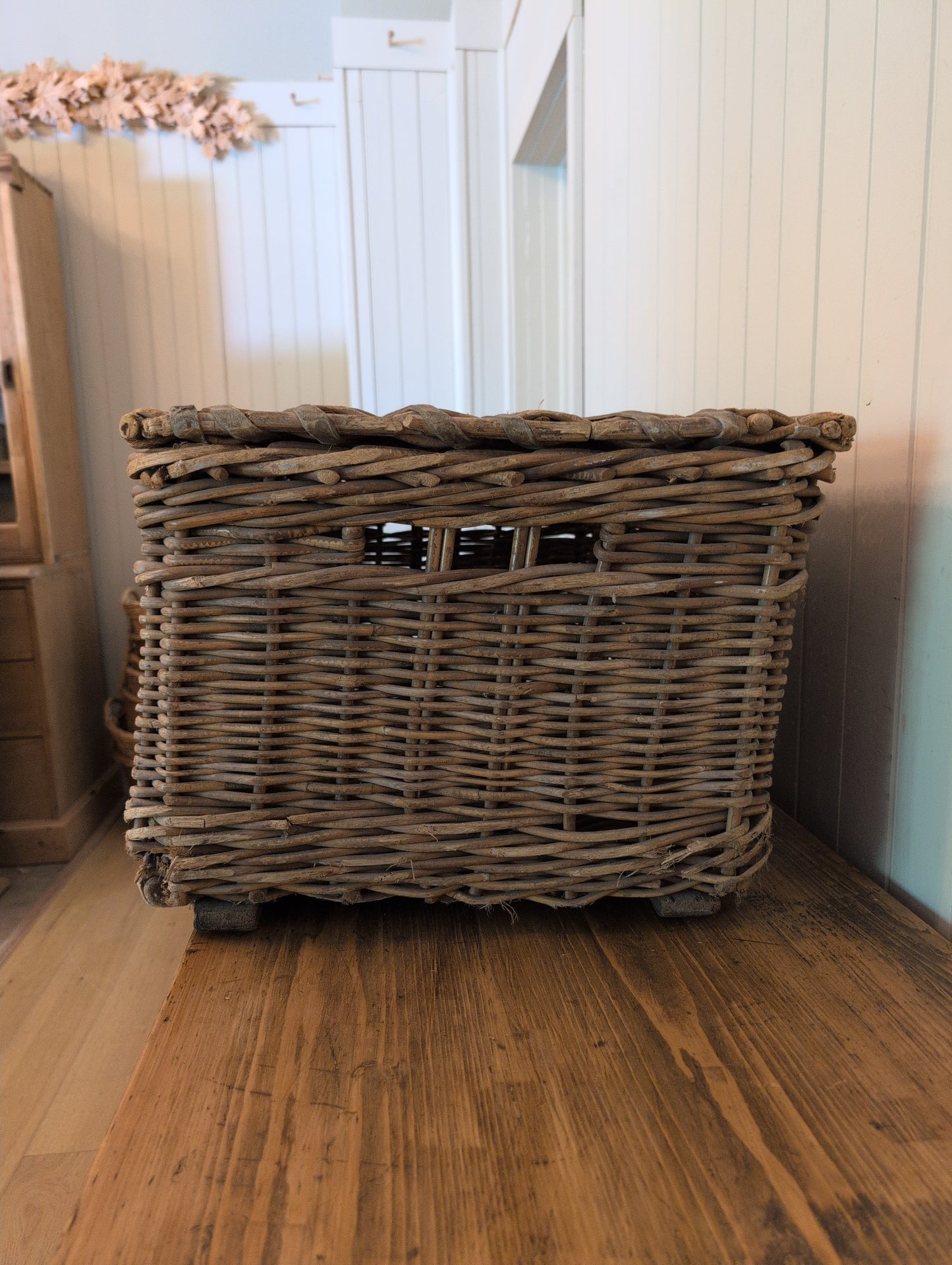 English Laundry Basket Blue Dragon