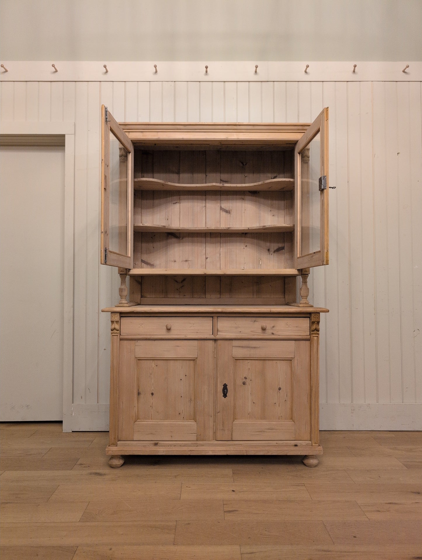 European Stripped Pine Hutch