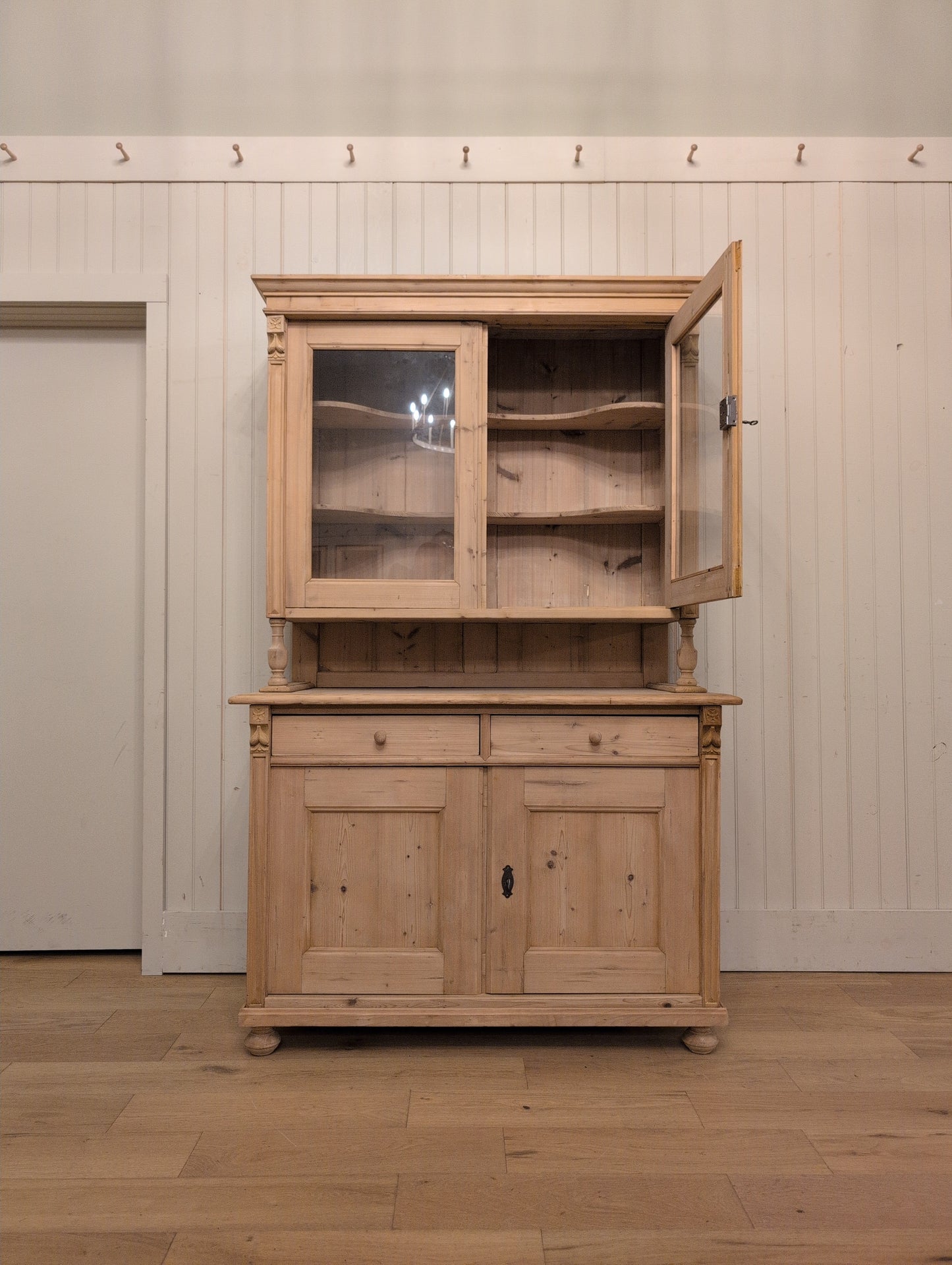 European Stripped Pine Hutch