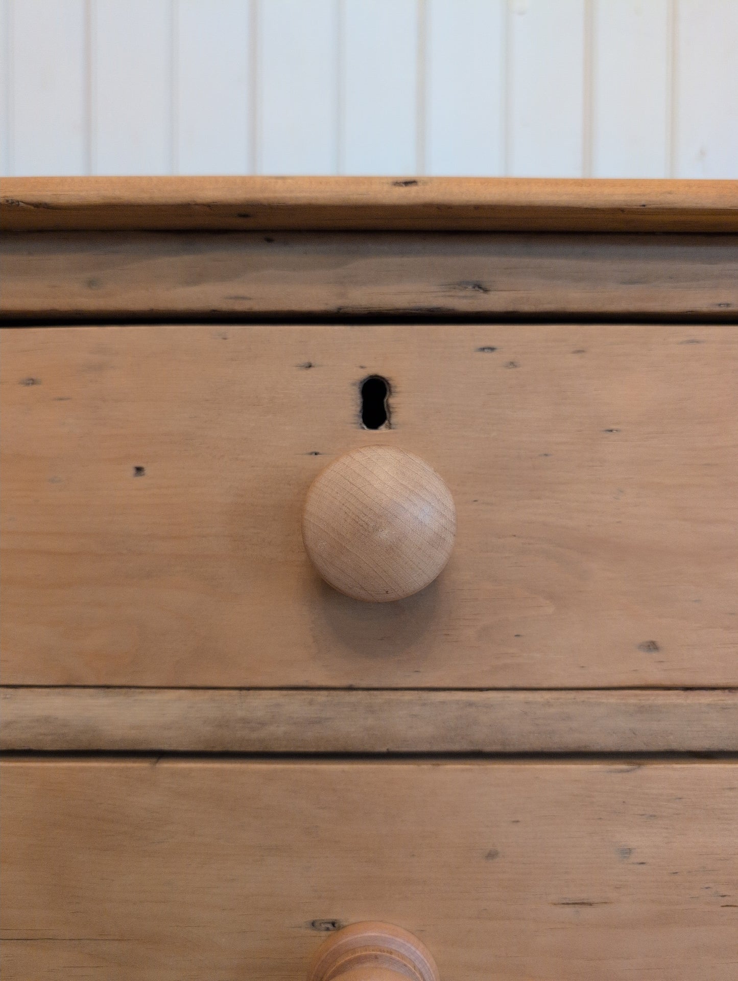 Stately 2 Over 3 Chest