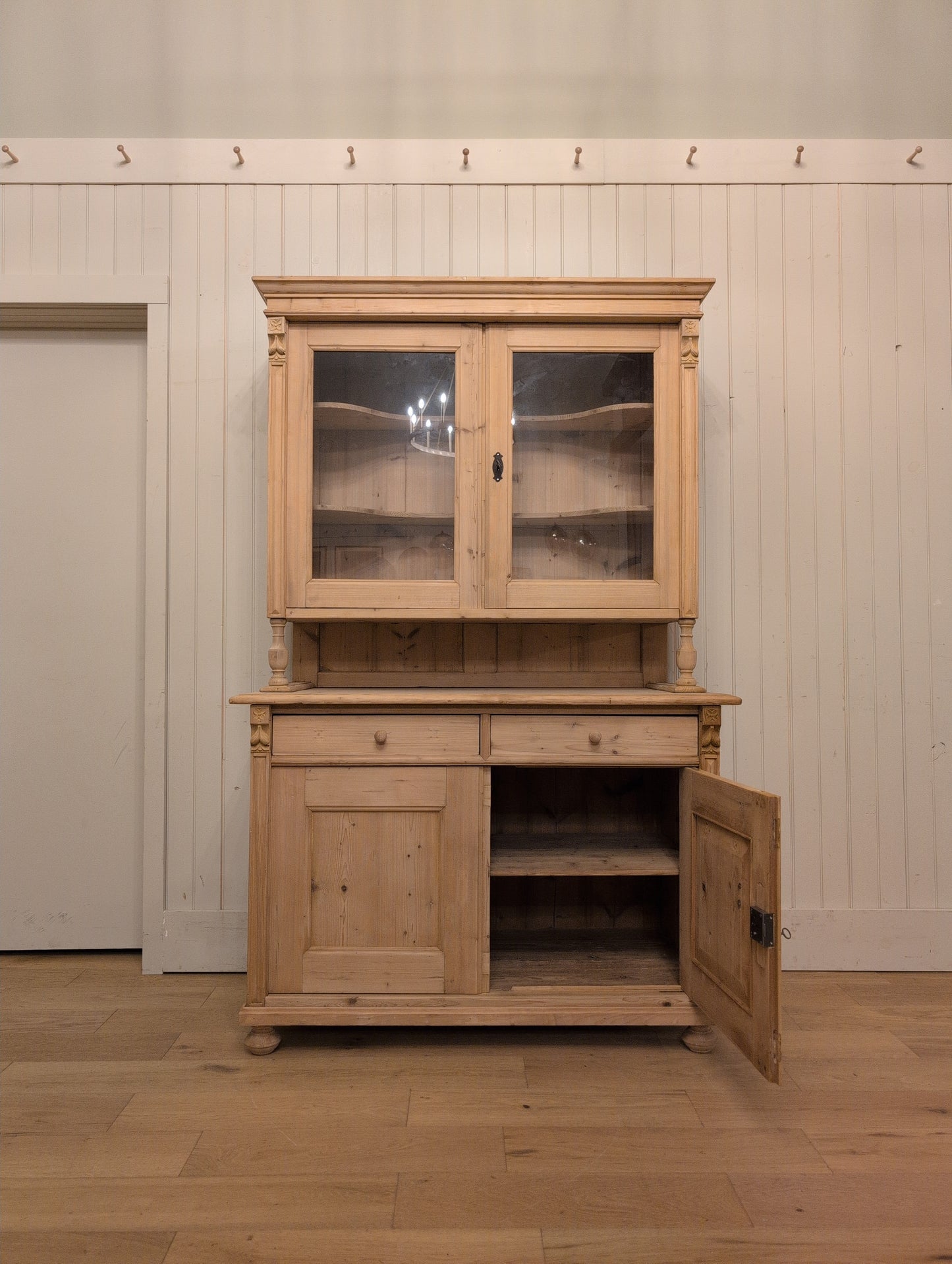 European Stripped Pine Hutch