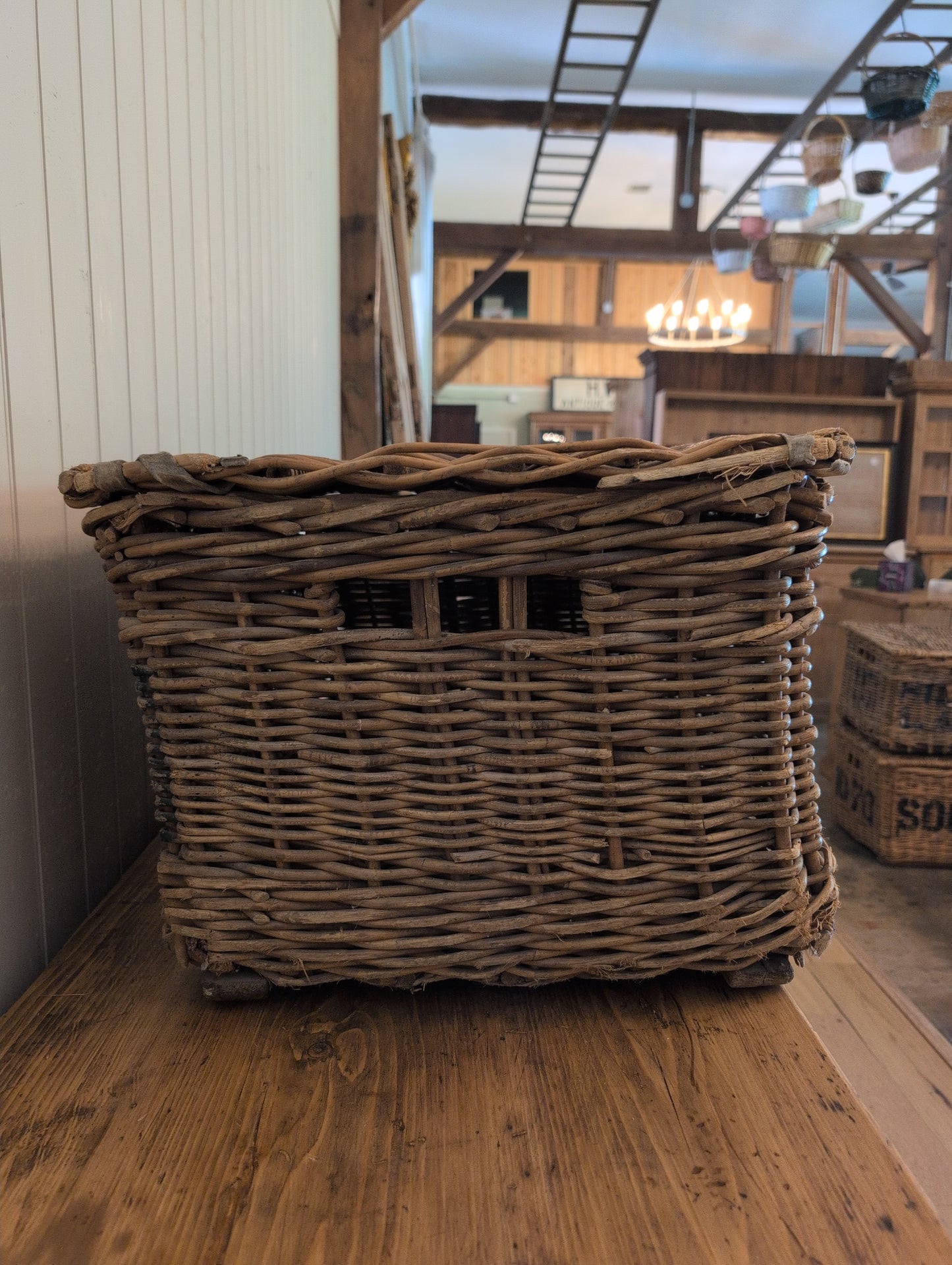 English Laundry Basket Blue Dragon