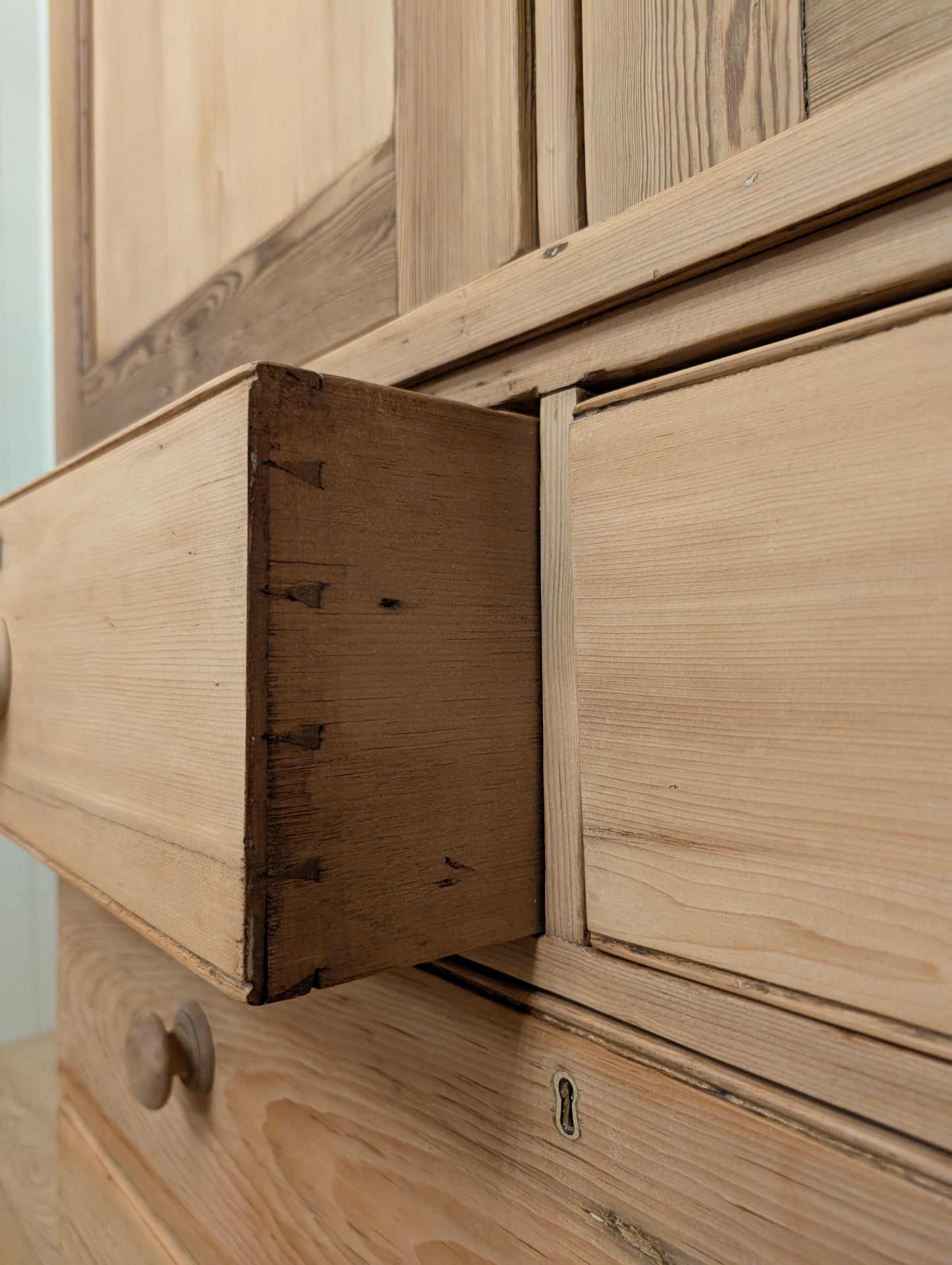 English Pine Linen Press