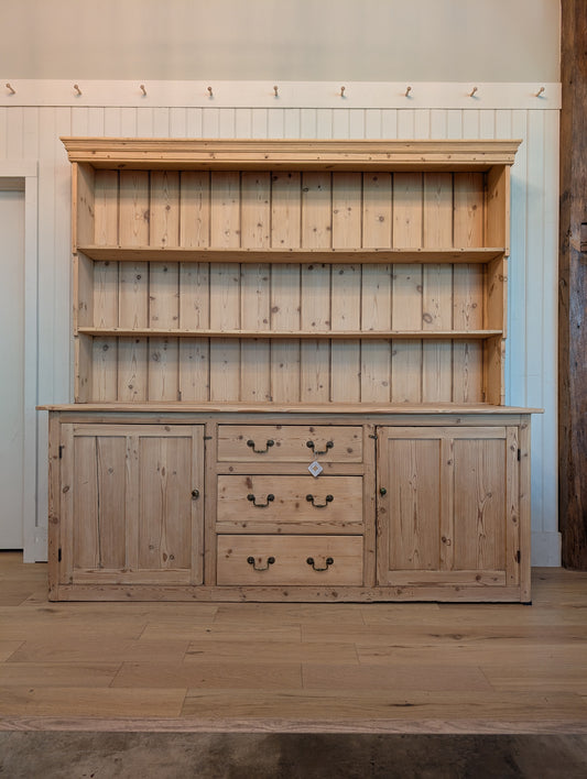 7ft+ Graduated Shelving Pine Hutch