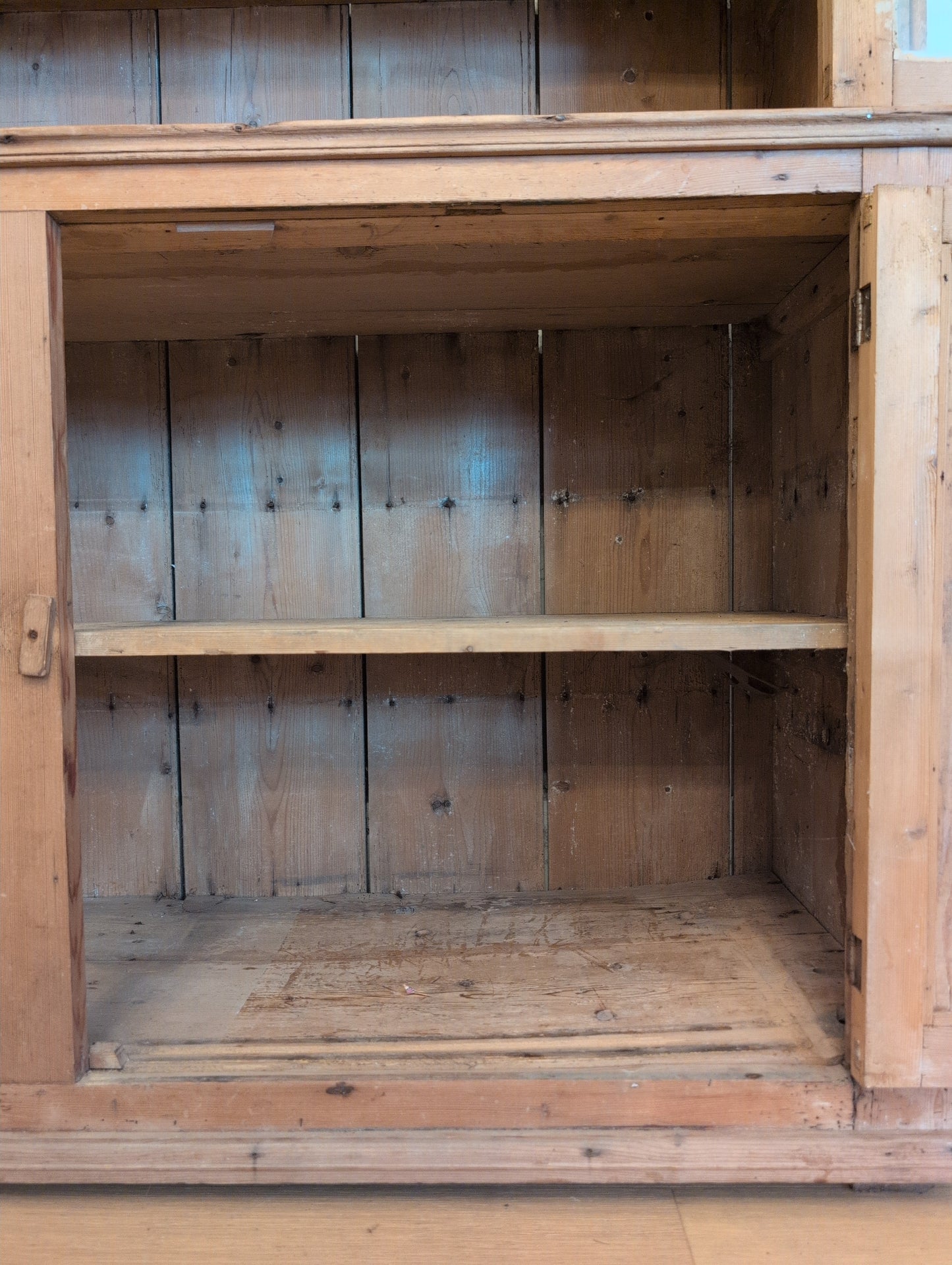 Glazed Double Arch Dresser