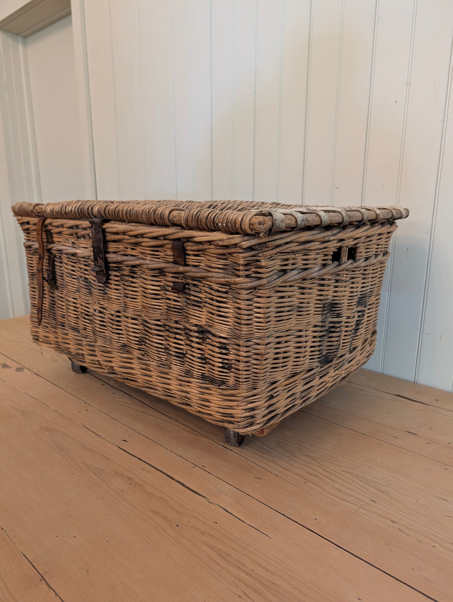 English Laundry Basket County Laundry