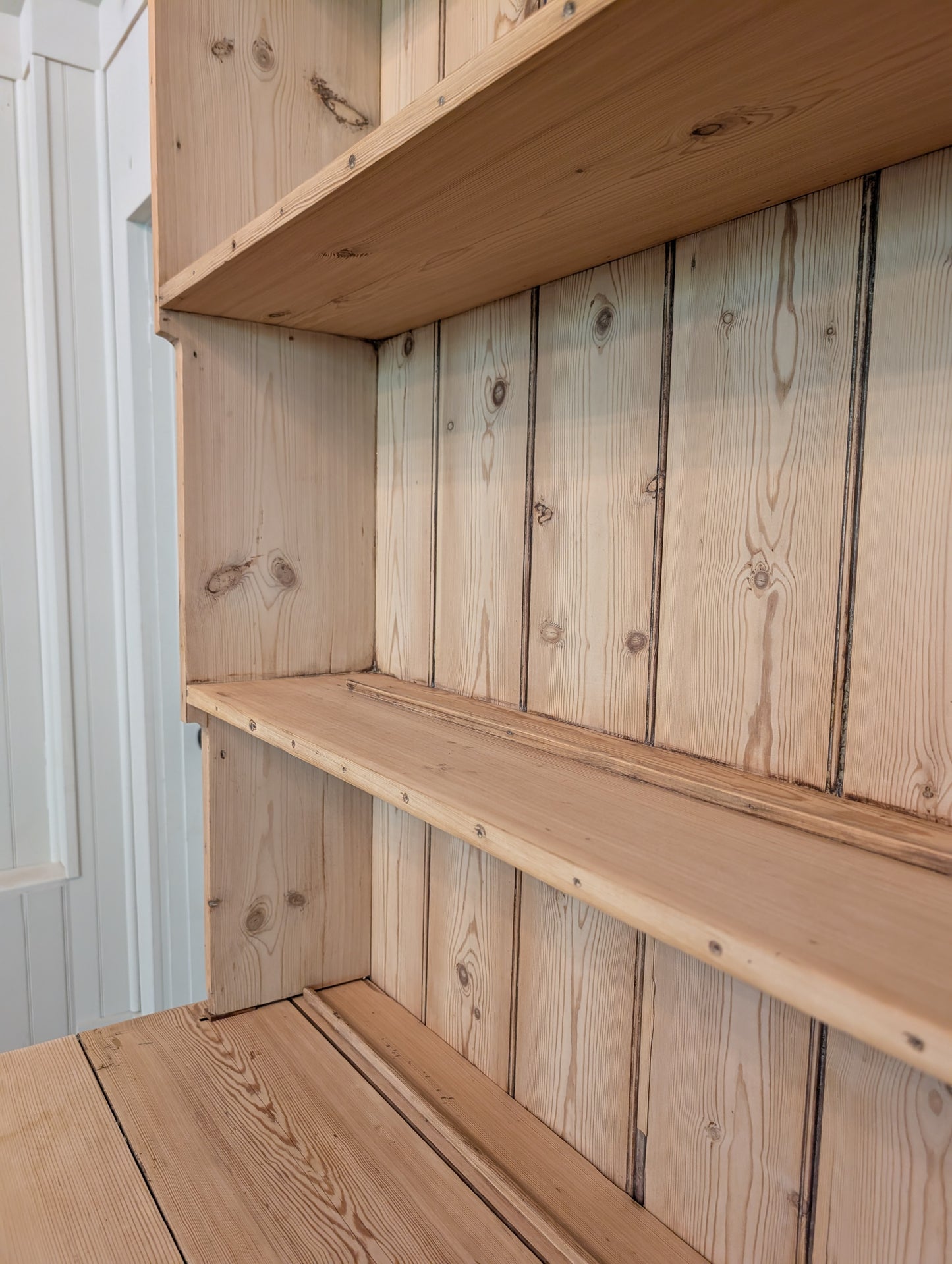 7ft+ Graduated Shelving Pine Hutch