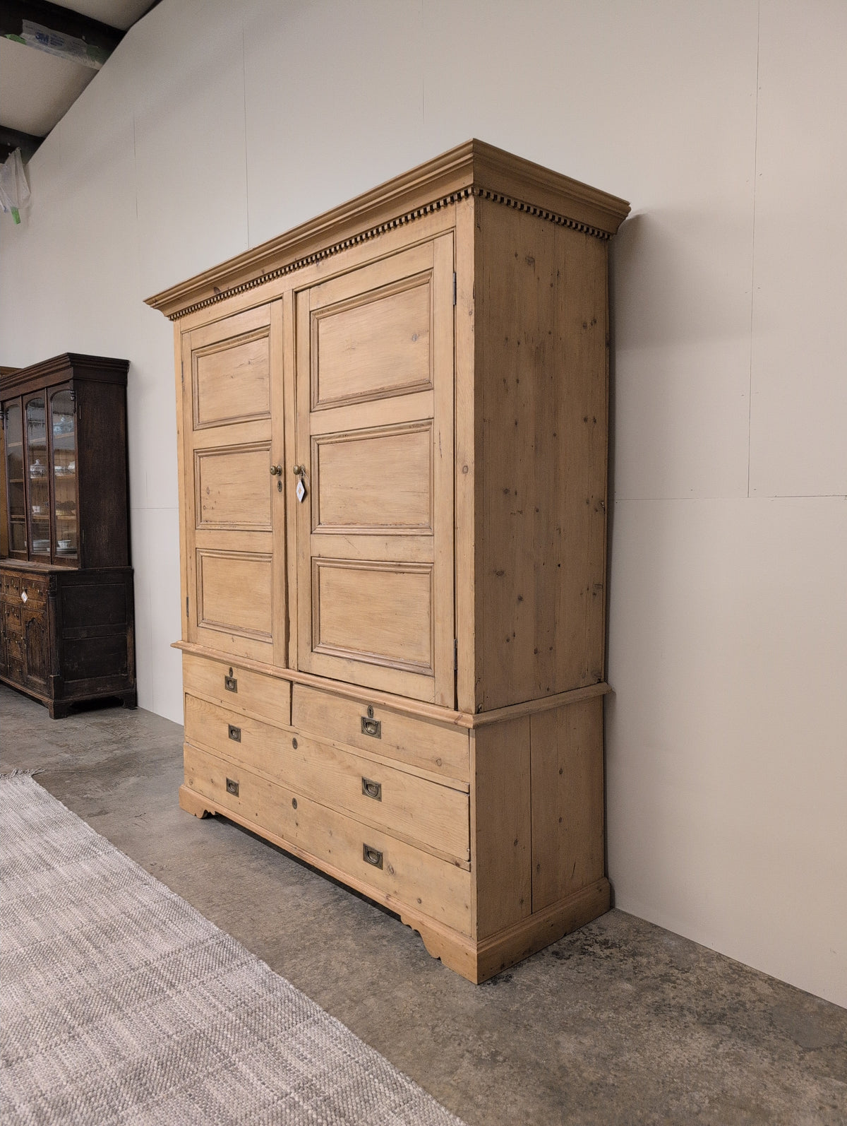 Grand Light Pine Linen Press