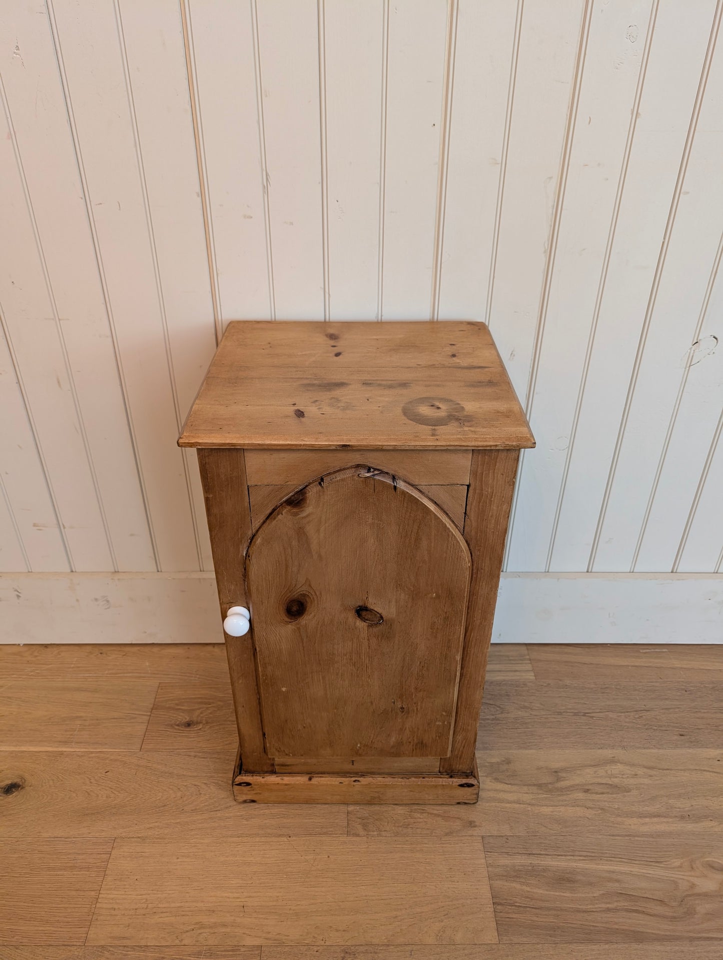 Arch Door Bedside Cupboard
