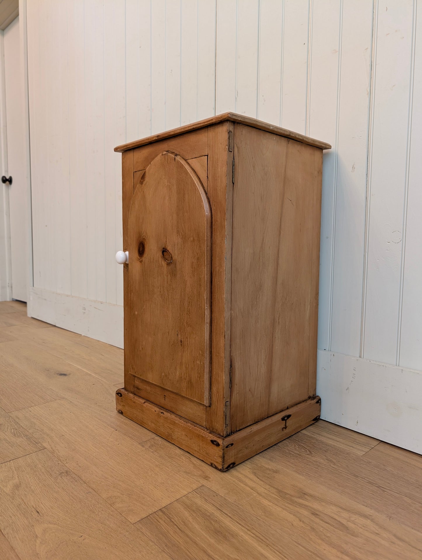 Arch Door Bedside Cupboard