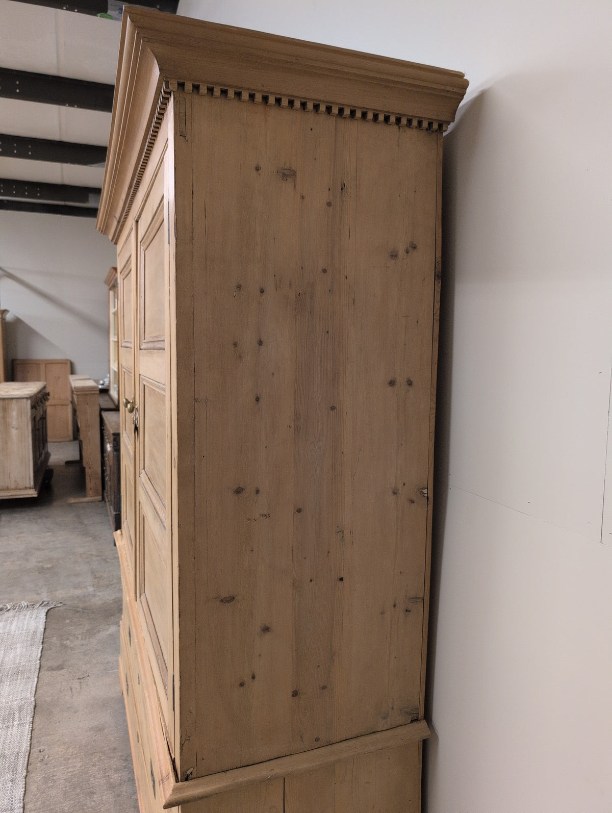 Grand Light Pine Linen Press