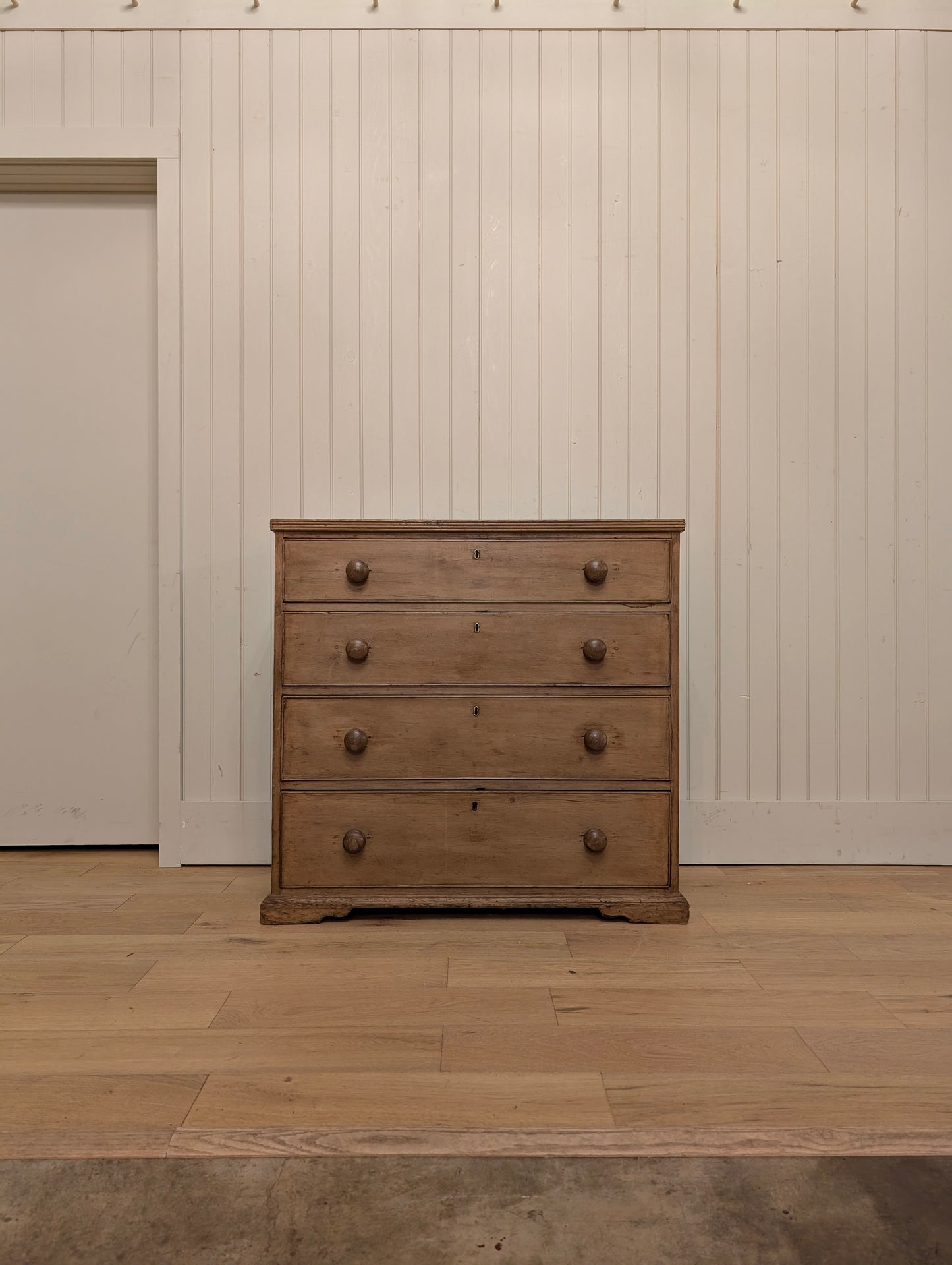 Opulent 4 Drawer Chest