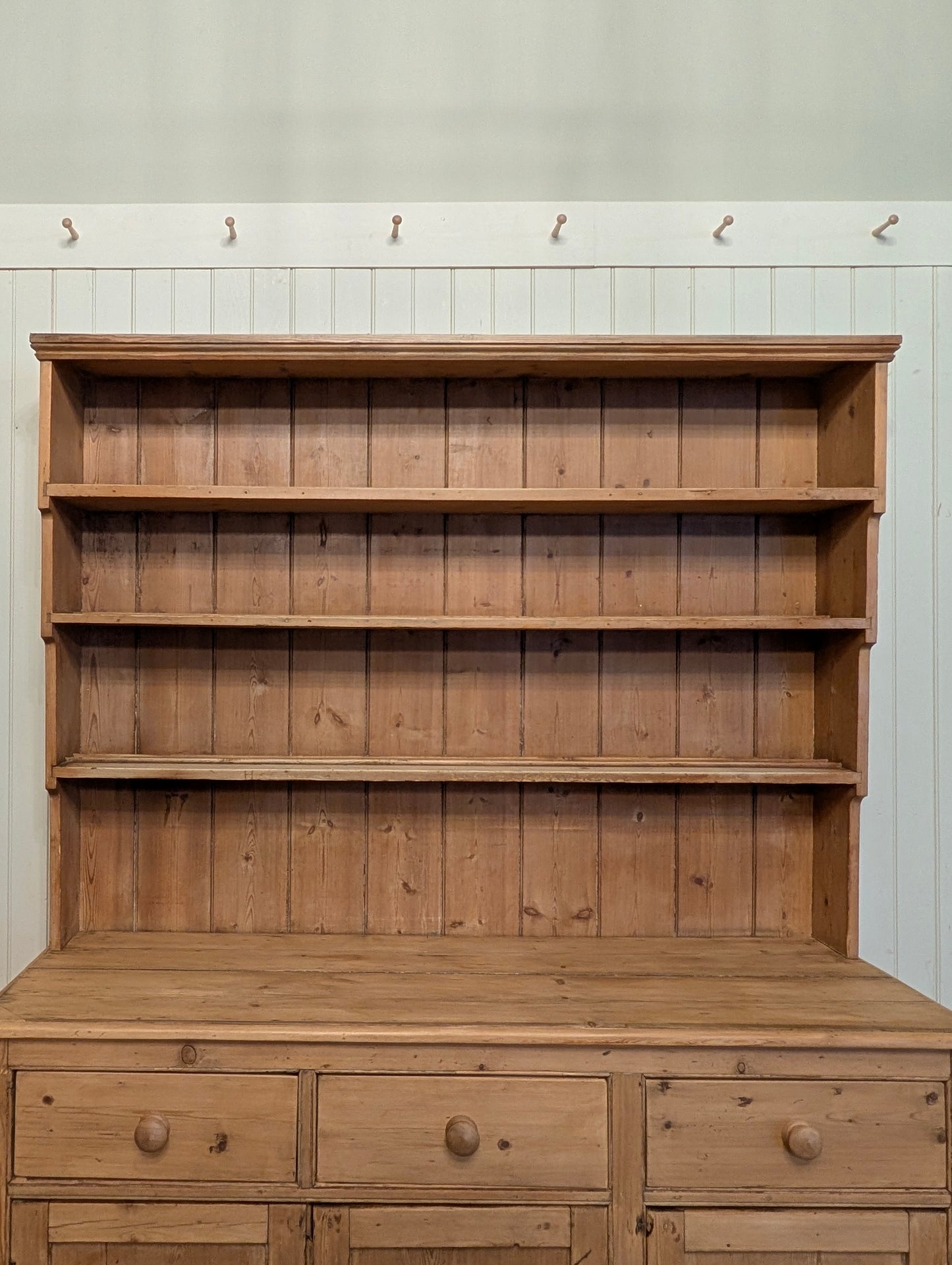 Graduated Shelving Pine Hutch