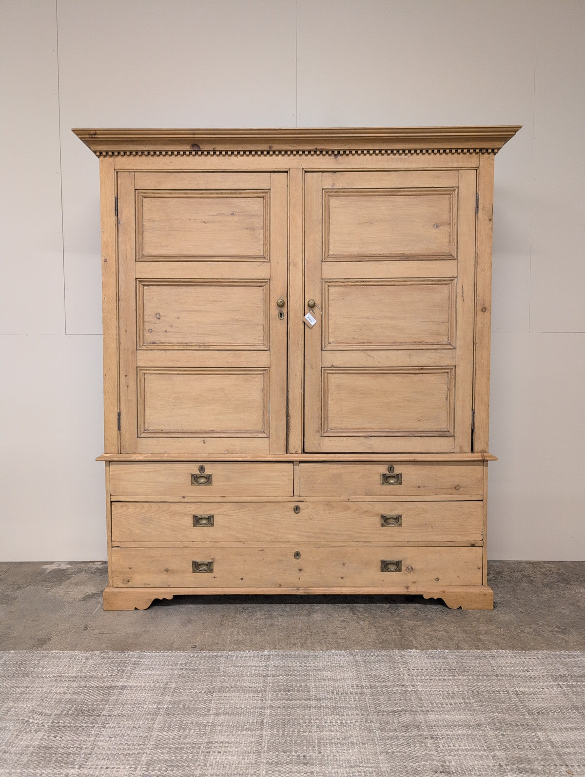 Grand Light Pine Linen Press
