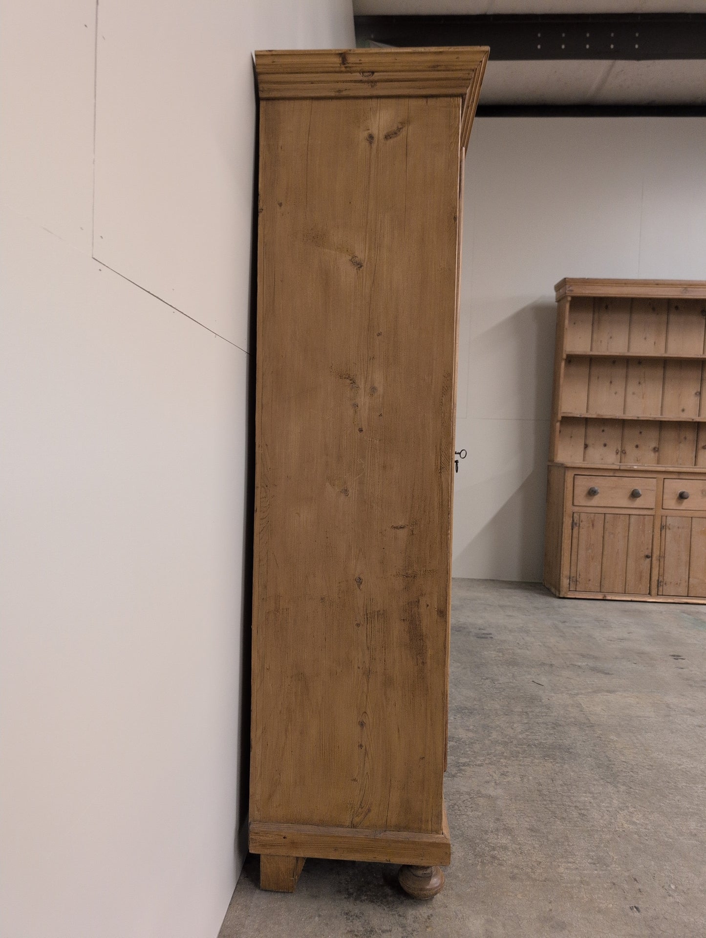 Single Door Wardrobe - Skeleton Key