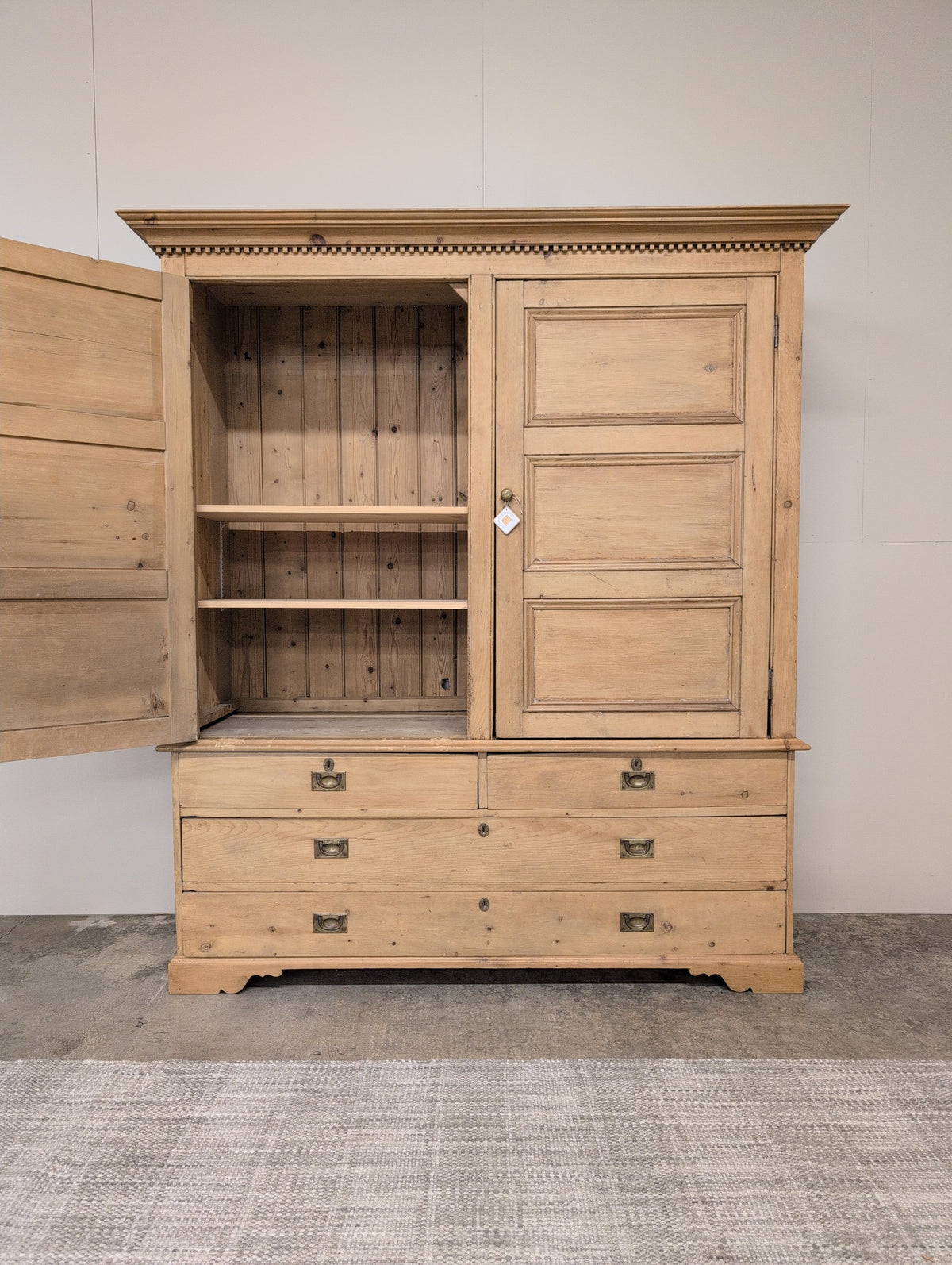 Grand Light Pine Linen Press