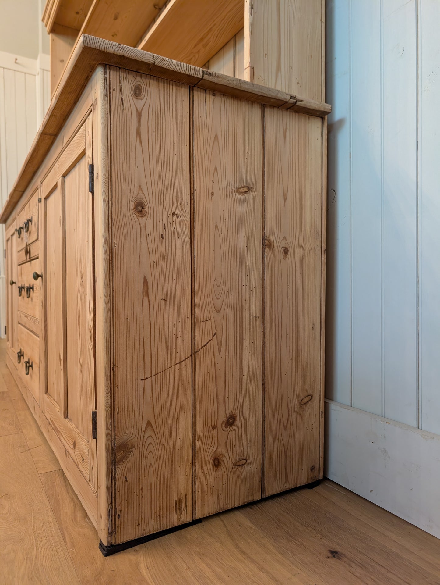 7ft+ Graduated Shelving Pine Hutch