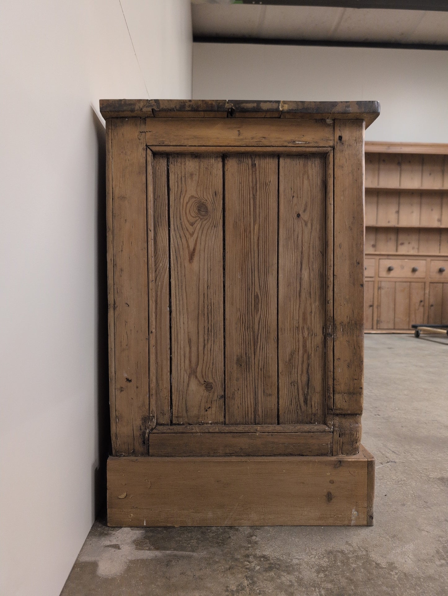 Scalloped Door 8ft Sideboard
