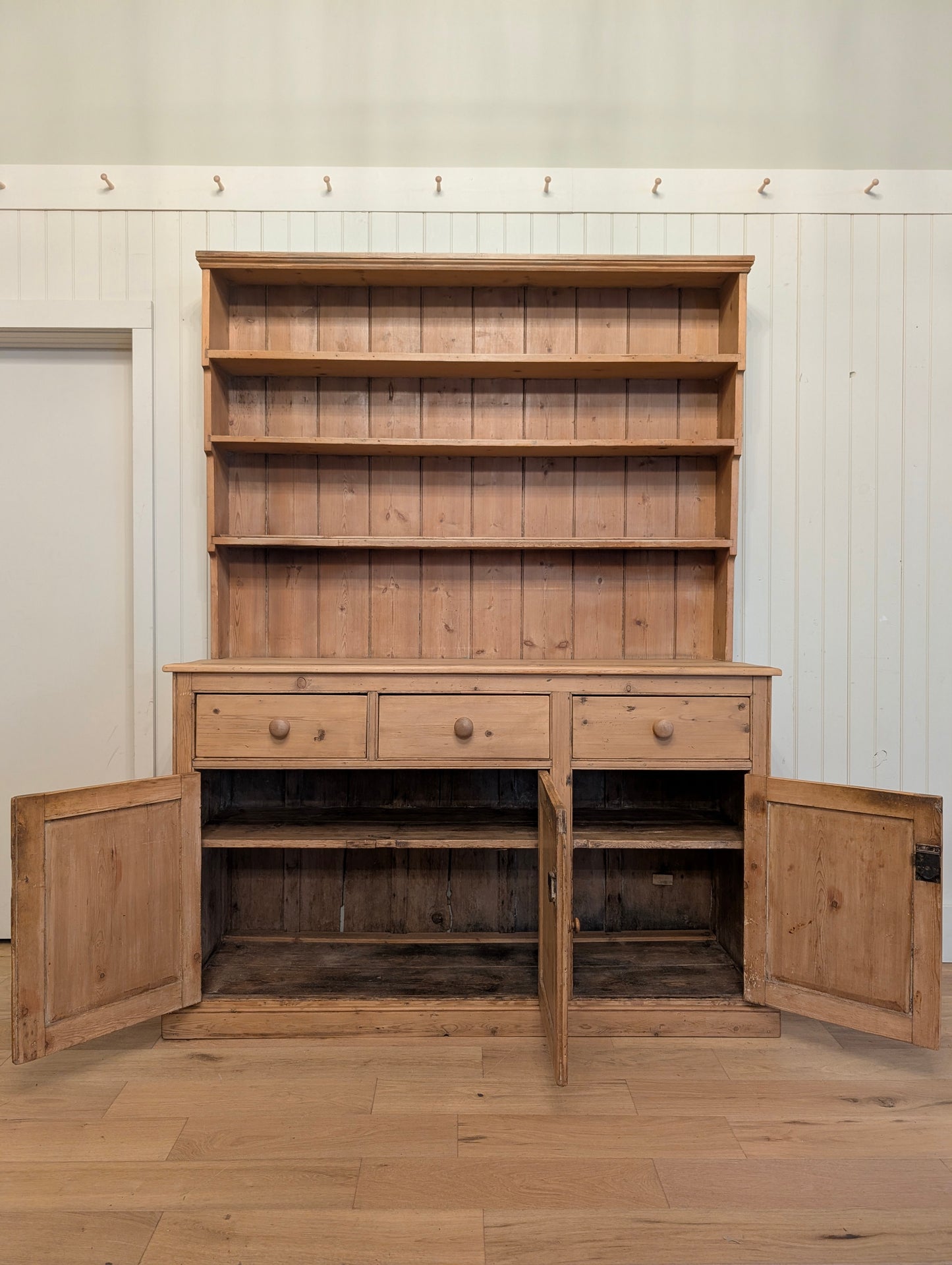 Graduated Shelving Pine Hutch
