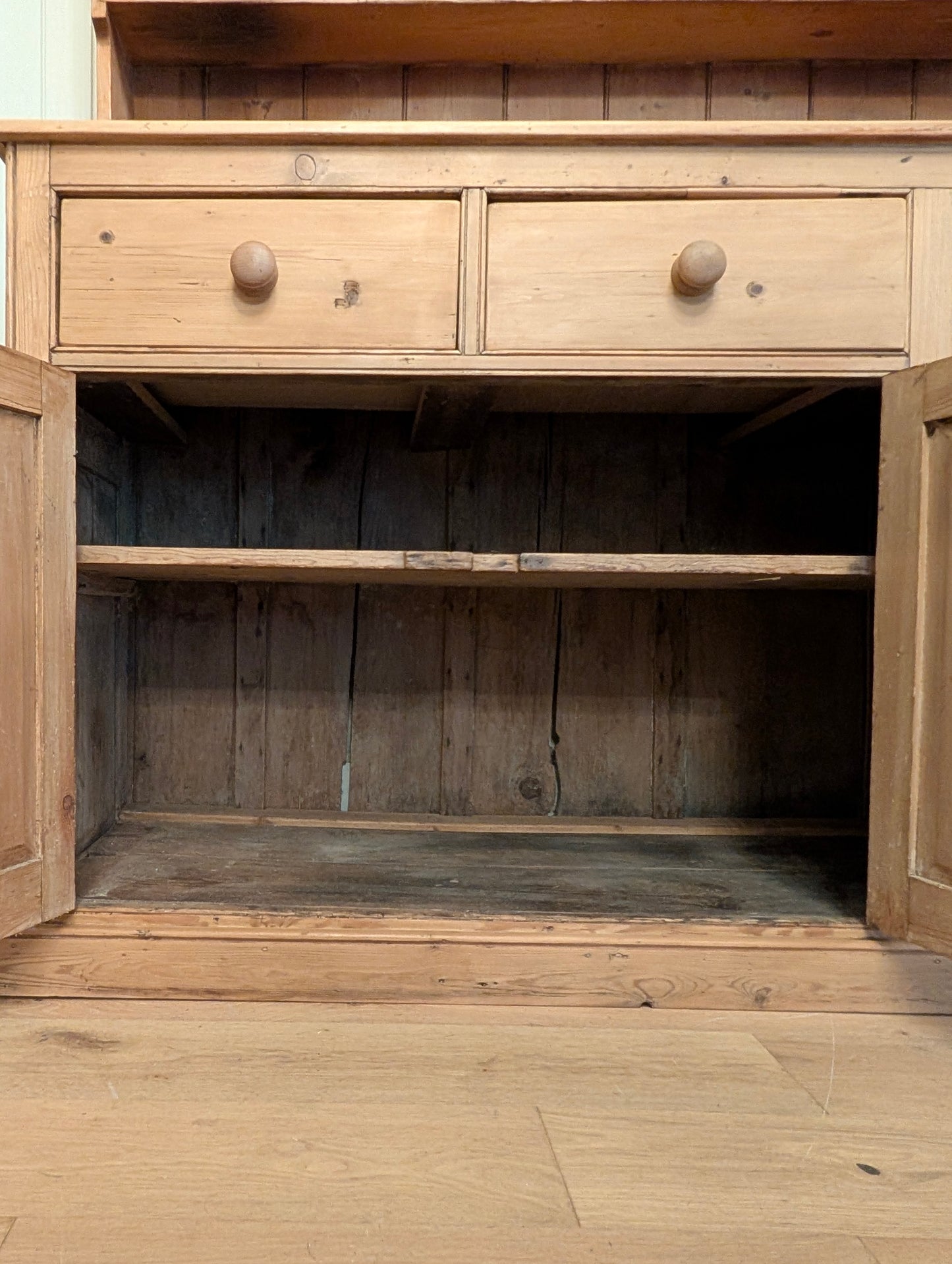 Graduated Shelving Pine Hutch