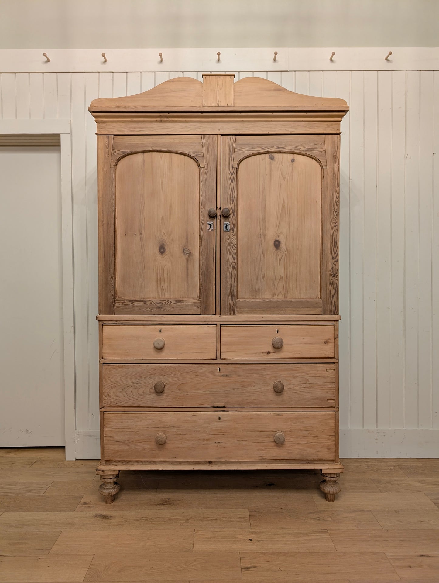 English Pine Linen Press