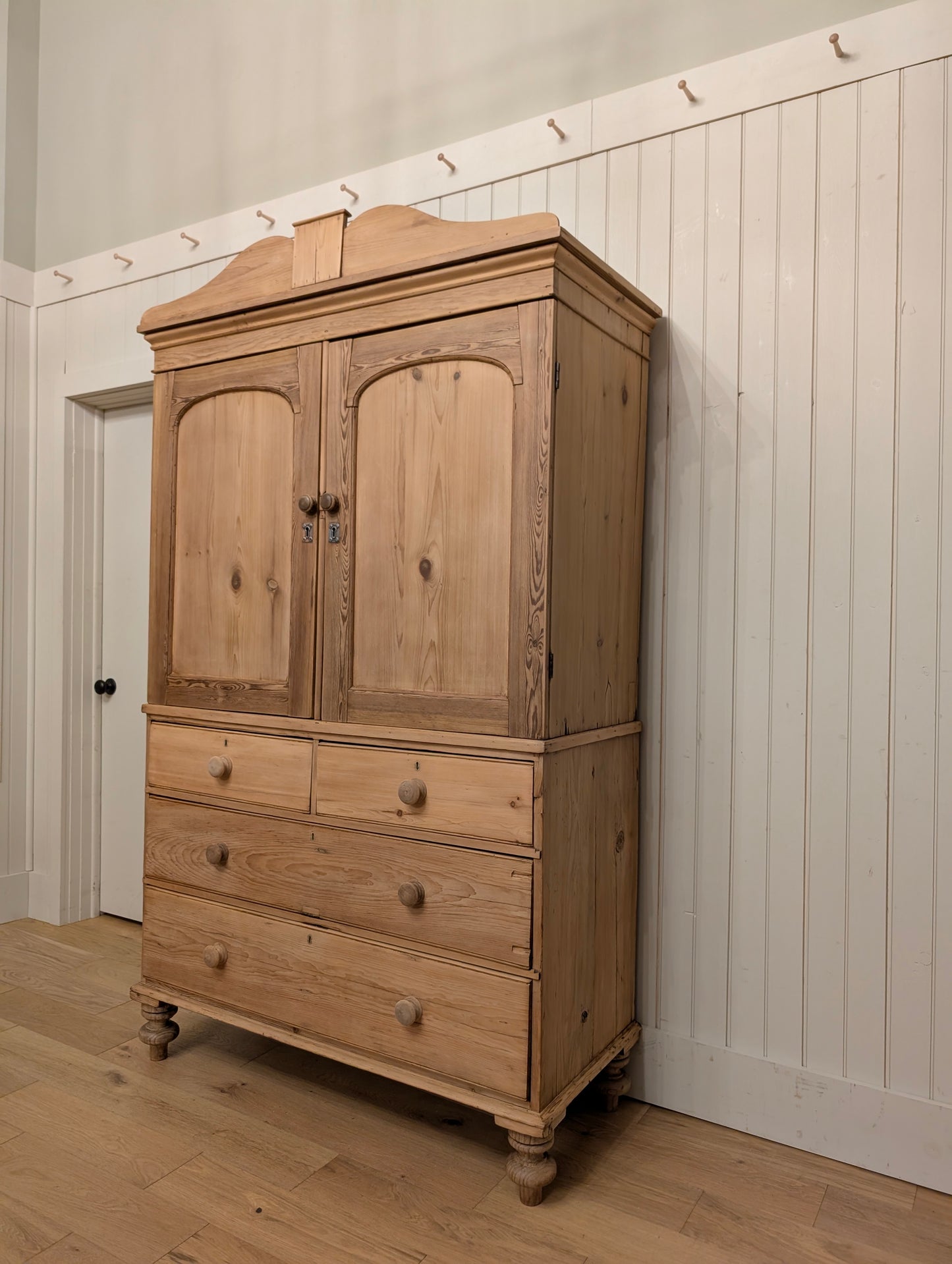English Pine Linen Press