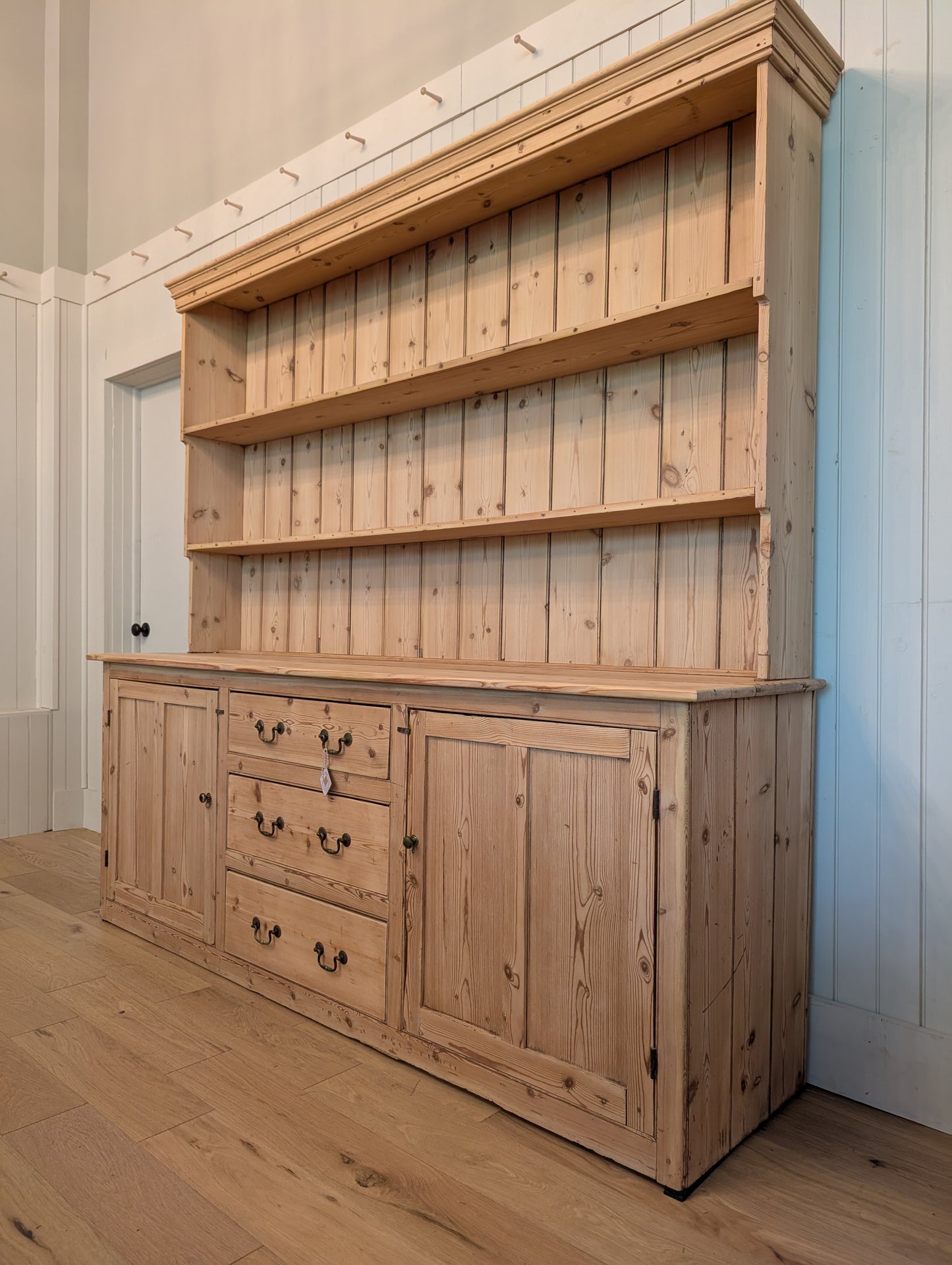 7ft+ Graduated Shelving Pine Hutch