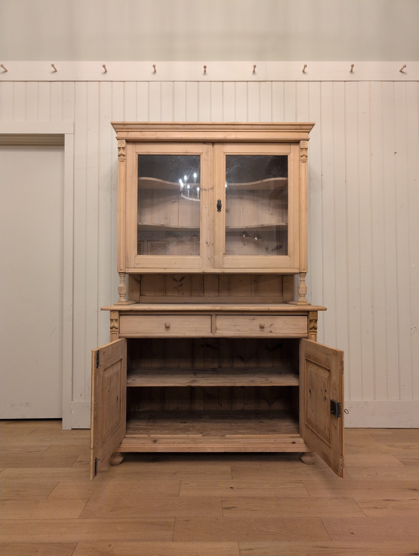 European Stripped Pine Hutch